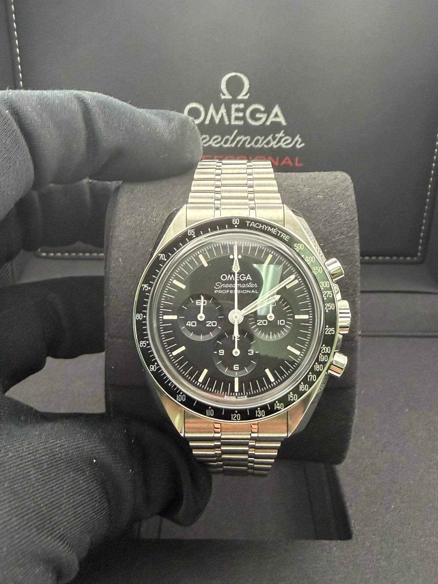 May be an image of wrist watch and text that says 'ח OMEGA sedmaster ស្ន 60 TACHYMETRE TRE 005 P ਹੇ OMEGA GA Sreee mastar PROFE SIONAL 6P S8 ទ 3 6 ပဒ 30 R อิ" 002 7000 R80 중'