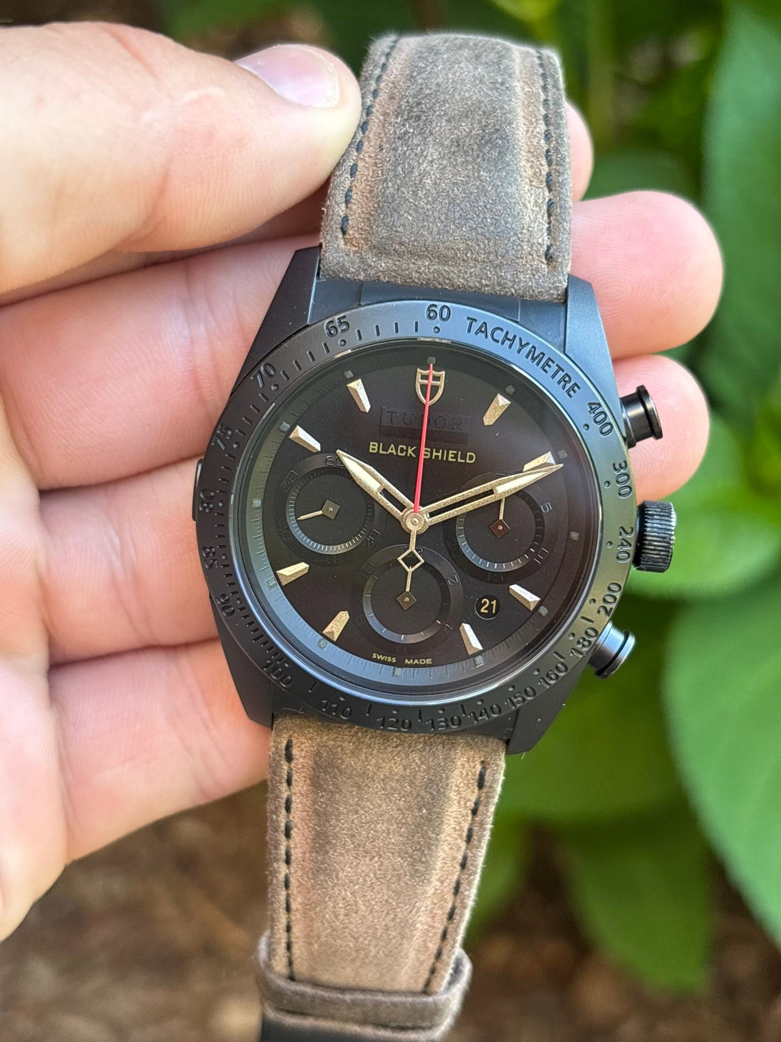May be an image of wrist watch and text that says '65 BLACK BLACKSHIELD 5H SHIEL SH H ELD 60 TACHYMETRE TACHYMETRE ١1 ٥ ℃ 200 ESEOTSSN iiatal G 21 WPISS S V'