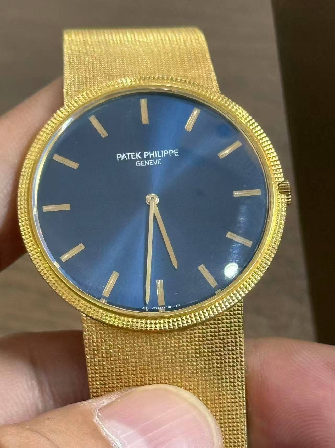 May be an image of digital watch and text that says 'A AAй AAR AN தமிகி MA P NA AA M PATEK PATEKPHILIPPE PHILIPPE GENEVE 10'