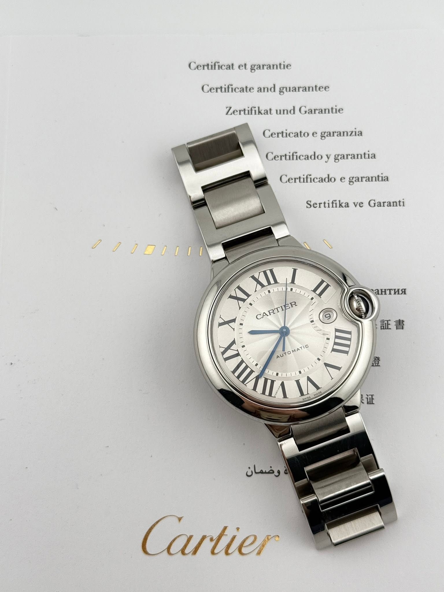 May be an image of wrist watch and text that says 'Certificat et garantie Certificate and guarantee Zertifikat und Garantie Certicato garanzia Certificado Certificadoygarantia y…