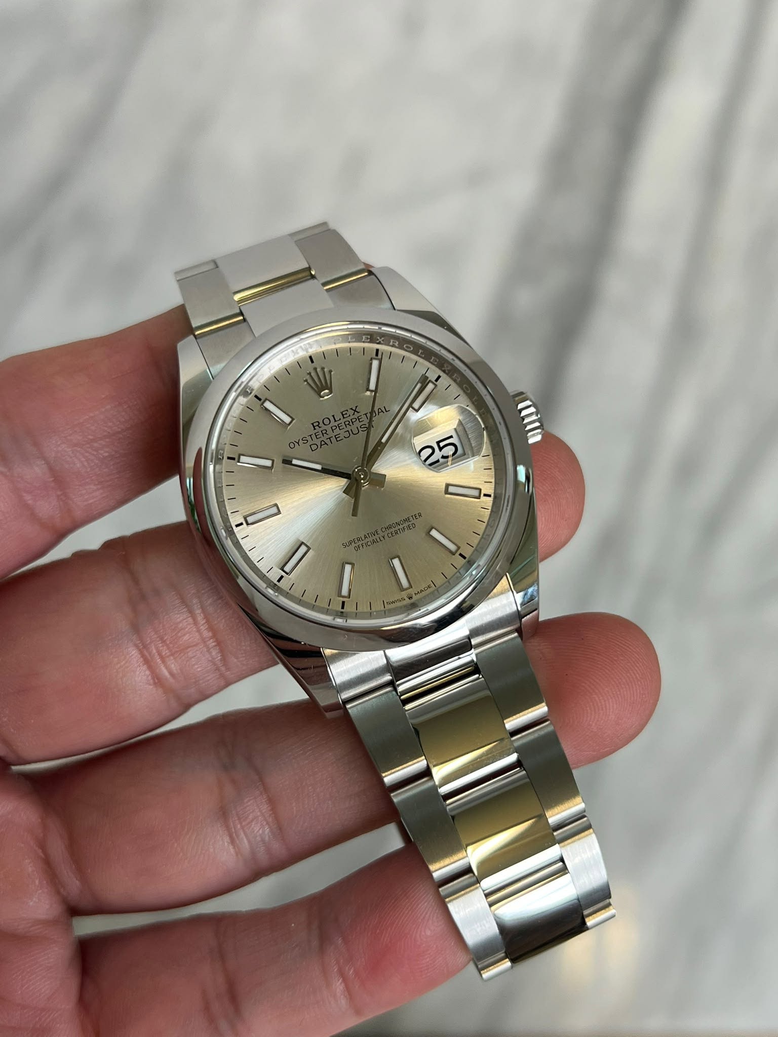 May be an image of wrist watch and text that says '25 ம'