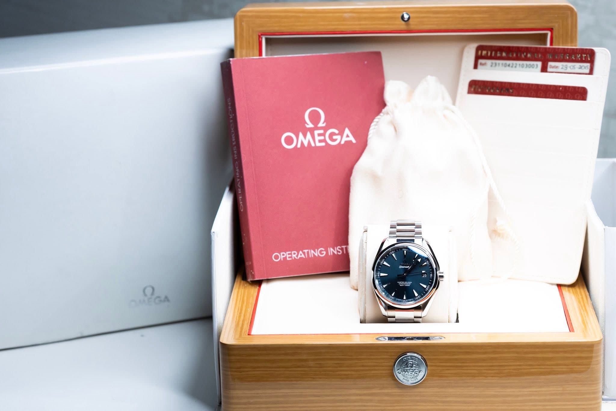May be an image of wrist watch and text that says 'M 29C20 OMEGA OPERATING OPERATINGINST INST SMEGA PoA'