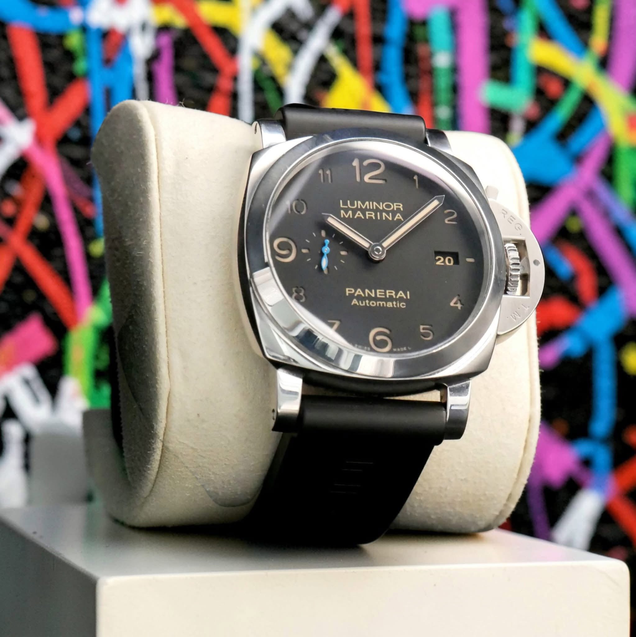 May be an image of wrist watch and text that says 'HOY 11 12 LUMINOR LUMINOR MARINA MA 2 و O 20 RE แบา PANERAI Automatic 4 4 5 6'