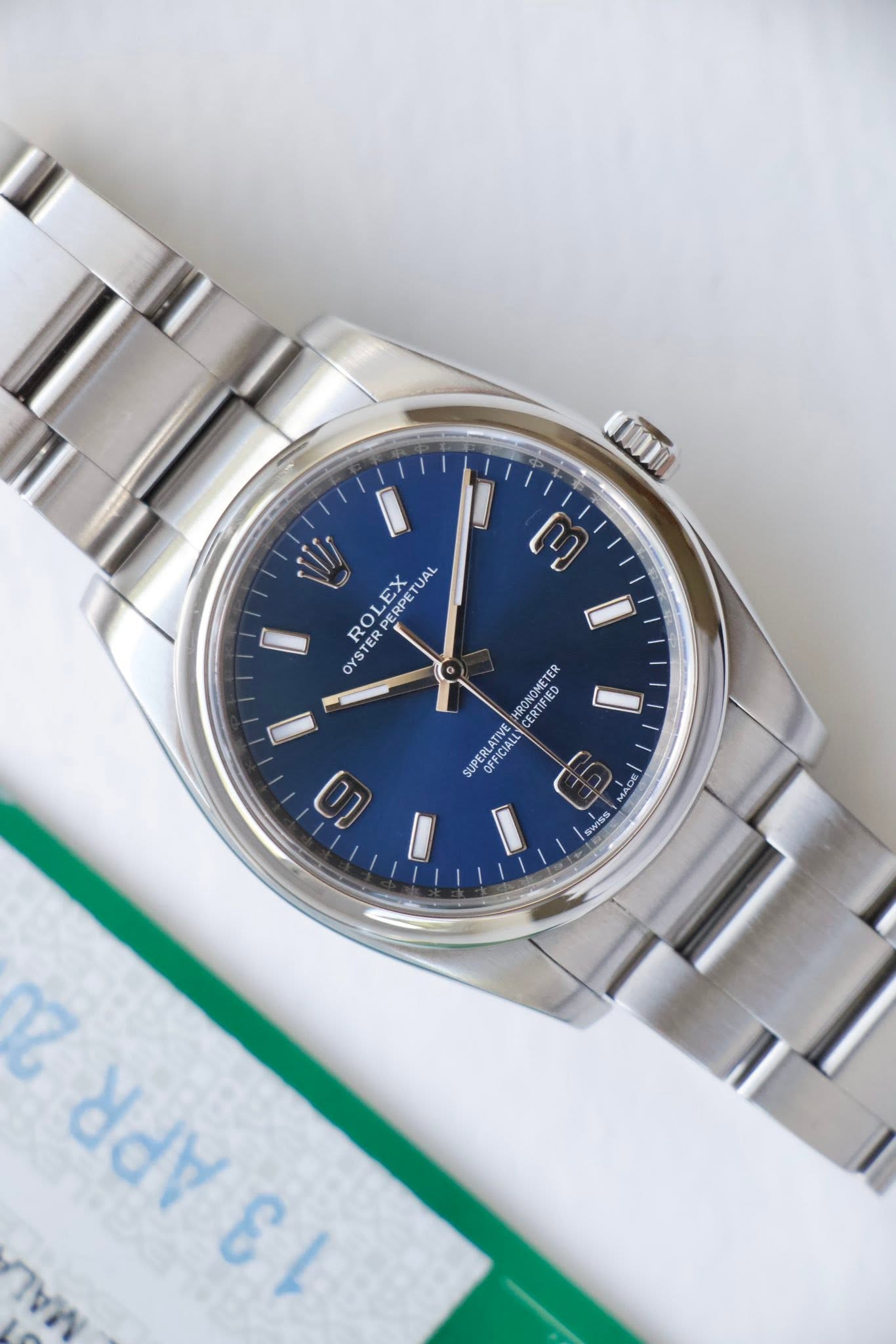 May be an image of wrist watch and text that says 'μωαυ m W ROLEX ERPETUAL TUAL OYS TE OYSTER RO EX PERPE HRONONETER FIED CERTSRTE TER CERTIFIED SUPERLATIVE SUPERLATM OFFICIALE…