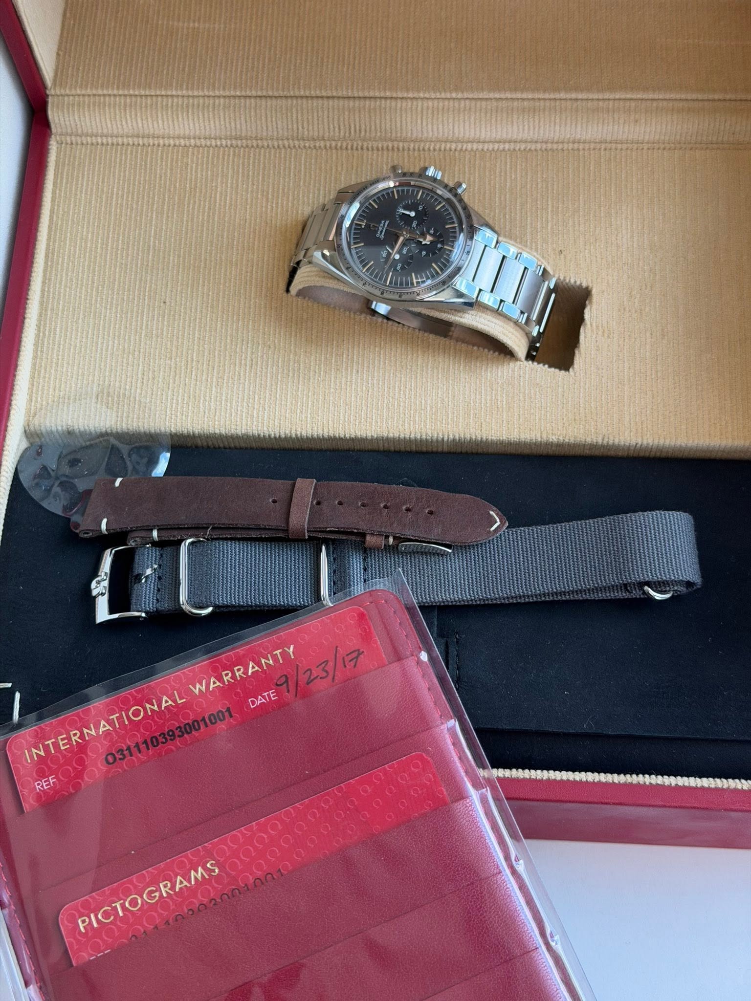 May be an image of wrist watch and text that says 'WARRANTY WARRANTY RPANTY23/17 DATE9/23/17 DATE INTERNATIONAL INTERNATIONAL REE OS MCrOGRAMS PICTOGRAMS'