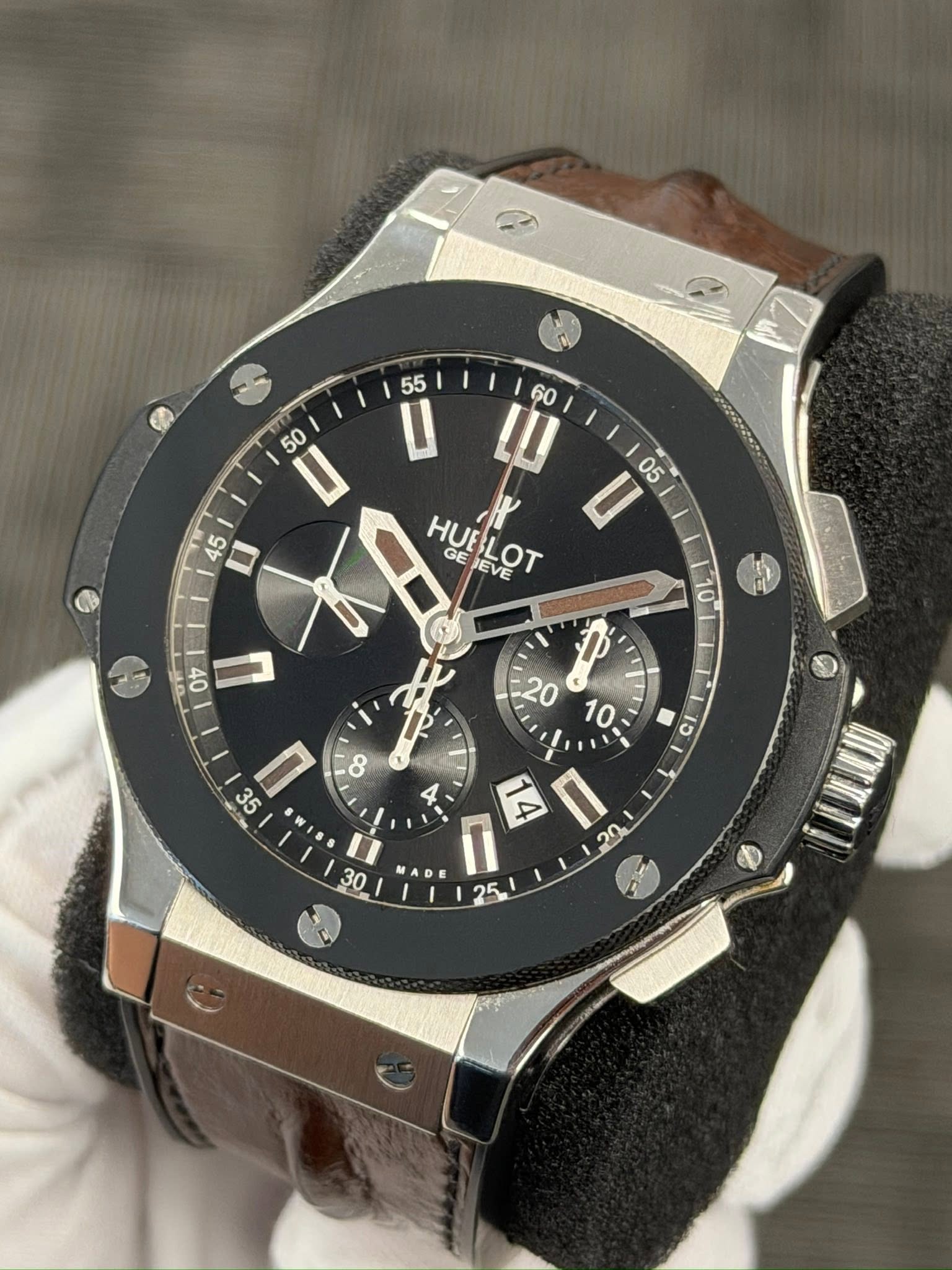 May be an image of wrist watch and text that says '55 50 U U 45 60 LU HUELOT GEJEVE EVE Y I |05 05 GE 101 04 د 35 n n 20 MADE n 25.1 30'