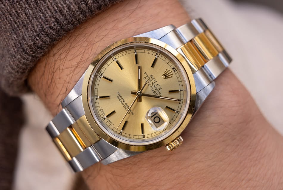 May be an image of wrist watch and text that says 'VIIII SER STER RO PERPETU W XII EJUST ERp+ ዩ OLEX CRPETU AECICIALE SUPERLATIVE ERLATIVE CERTI CHROA SSINSA SSIMSY 30WW 30% TIKIUA…