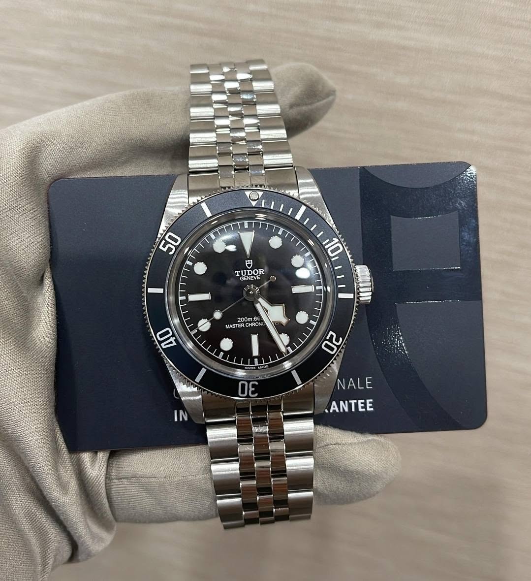 May be an image of wrist watch and text that says '50 円 TUDOR T PAEE GENEVE 10 a00me 00me ASTERG-AD RE-RON 40 20 Kae IN 30 NALE E ANTEE 19904'