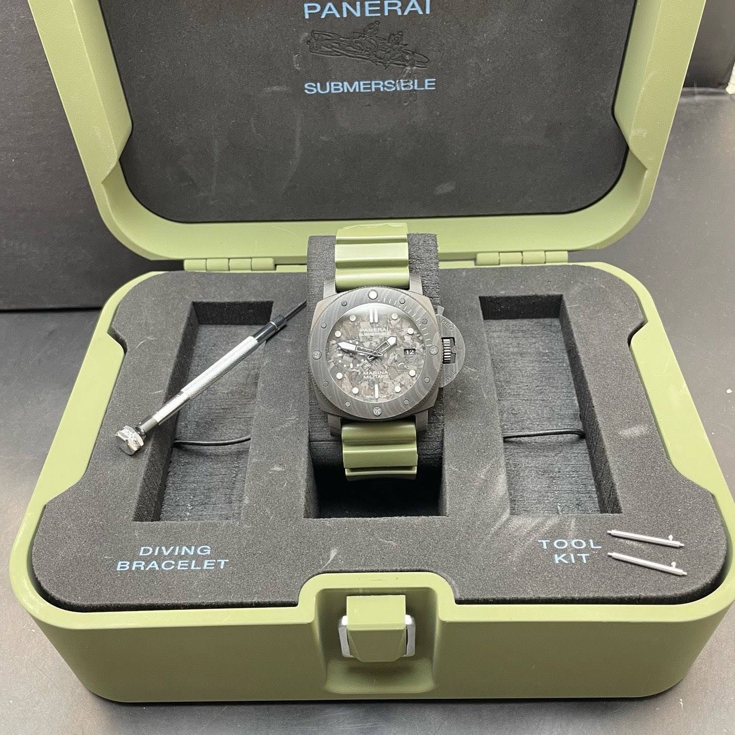 May be an image of wrist watch and text that says 'PANERAI SUBMERSIBLE DIVING BRACELET TOOL KIT'