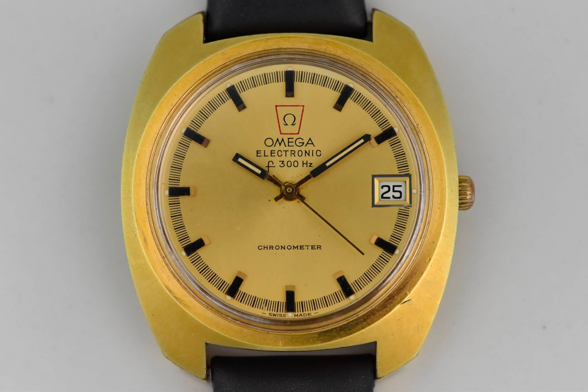 May be an image of digital watch and text that says 'ع OMEGA ELECTRONIC f 300 f300Hz Hz 25 CHRONOMETER CHR'