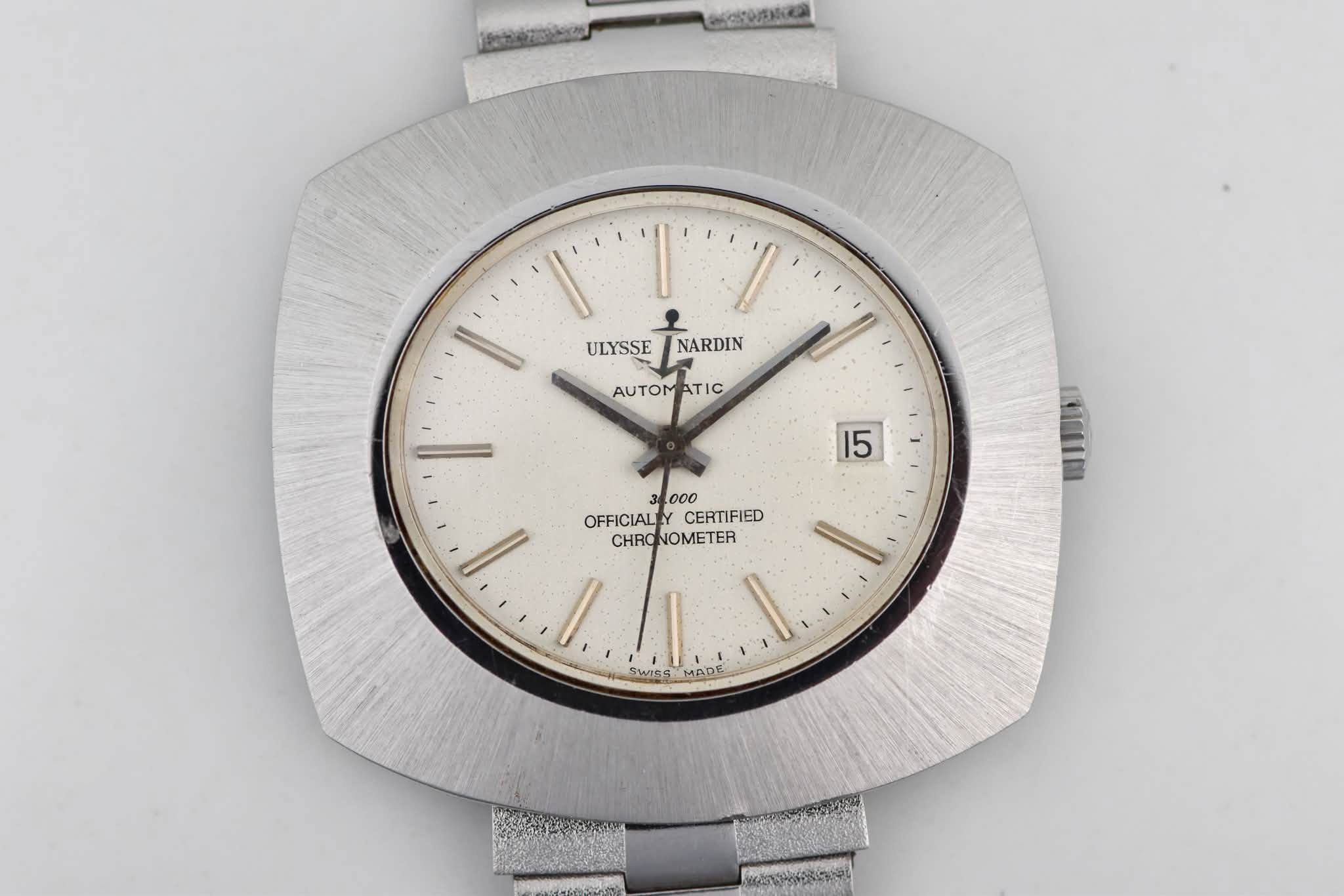 May be an image of wrist watch and text that says 'OO0N2 오 ULYSSE NARDIN NARDIN AUTOM AUTOMATIC ATIC 15 I OFFICIALYCERTIFIED 000 OFFICIAL CERTIFIED CHRONOMETER NOMETER CHRO I.…