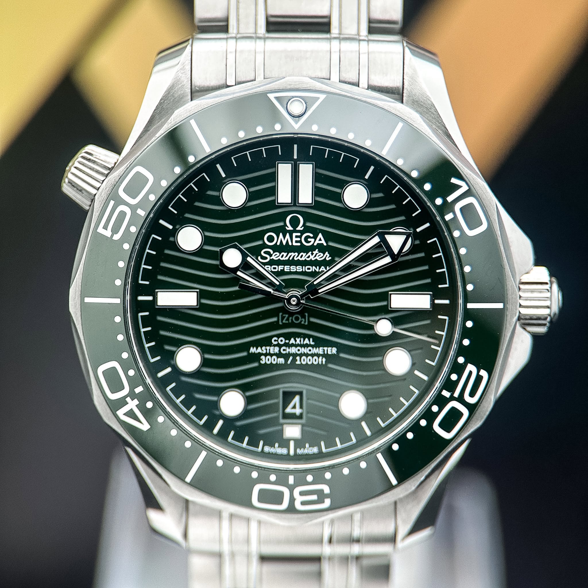 May be an image of wrist watch and text that says 'II Ω OMEGA Seamaster ROFESSIONAL GOFES SEI ONAI 2 10 س CO-AXIA MASTER CHRONOMETER ETER 300m 1000ft 50 لا لله 4 سد ب 4 K من…