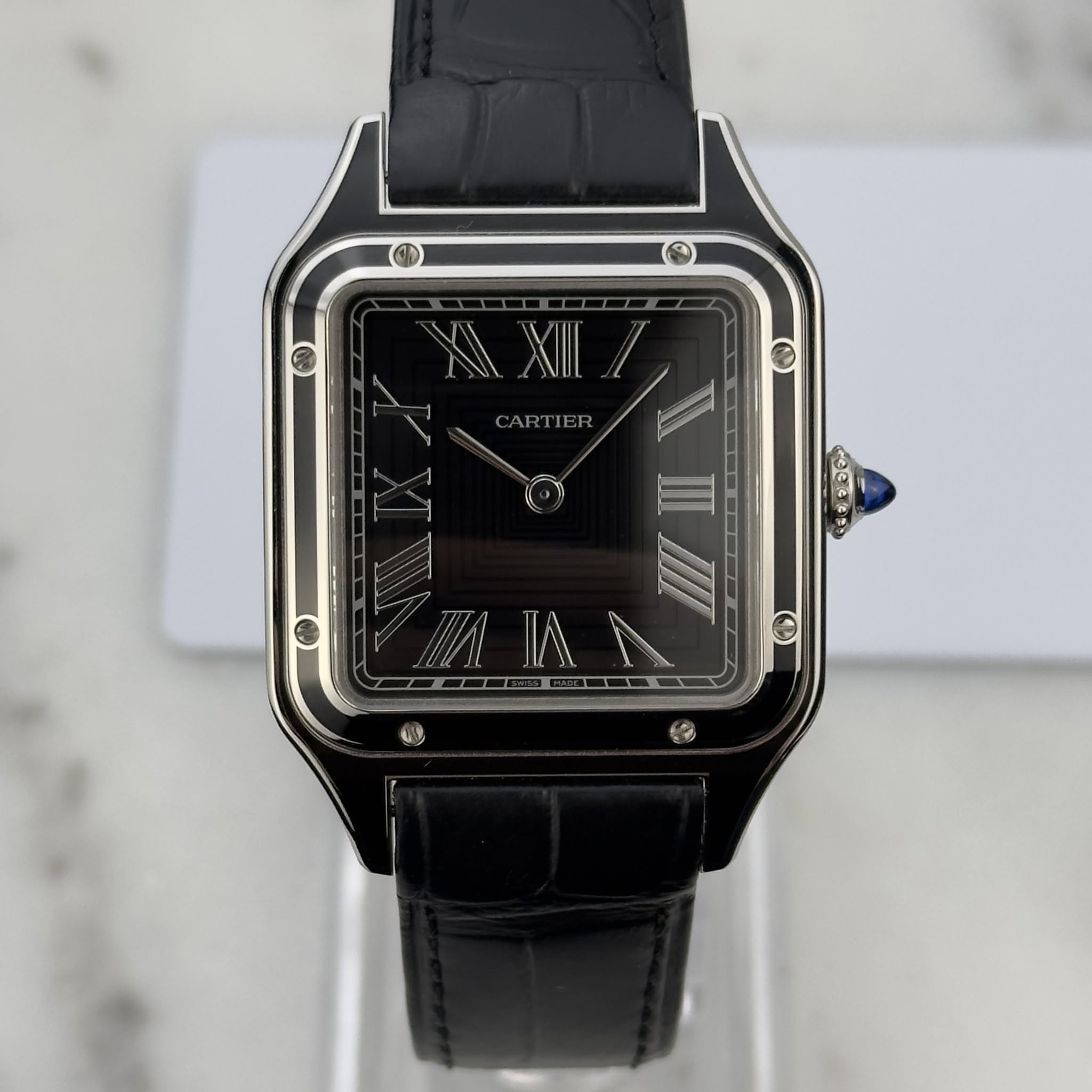 May be an image of wrist watch and text that says 'CARTIER CAP RT TIER C どまも O 0'