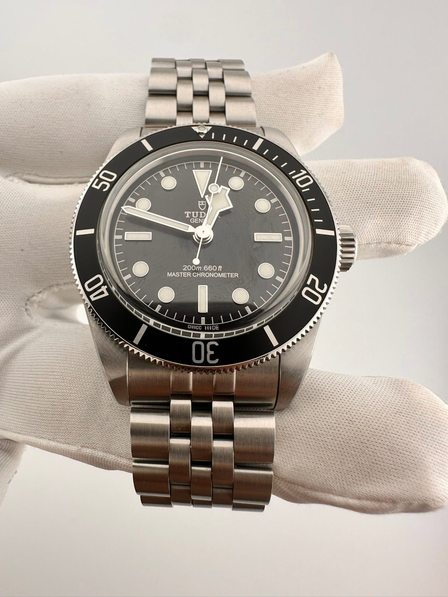 May be an image of wrist watch and text that says '50 円 TUD GEN I 10 200m 200m660ft 660ft MASTER CHRONOMETE MASTERCHRONOMETER ER 3 AO 20 30'
