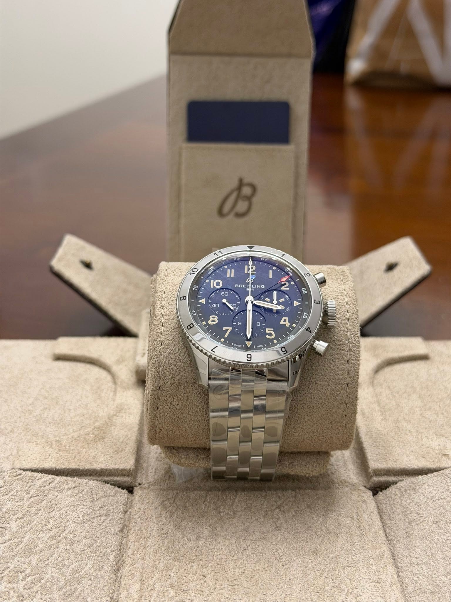 May be an image of wrist watch and text that says 'B 11 10 虎 10 O 60 60 BREK LING NG တ DA 2 ኢት 40 40 - * 8 0 S 3 GUm LO 4 5 9'