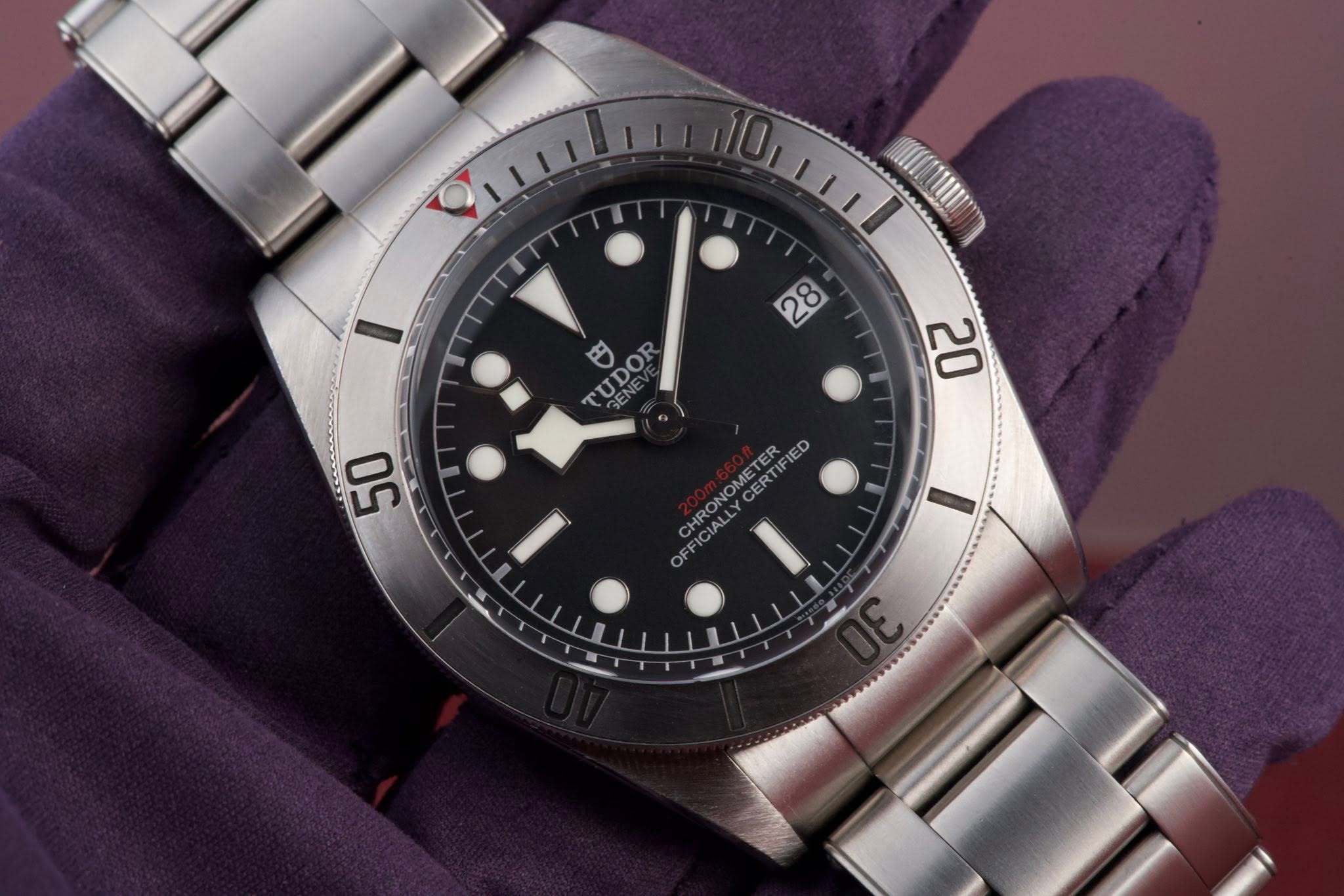 May be an image of wrist watch and text that says ' 円 TUDOF DO FIED CERT CHRONOMETER METER GERI CH IALL IAL T I 3'