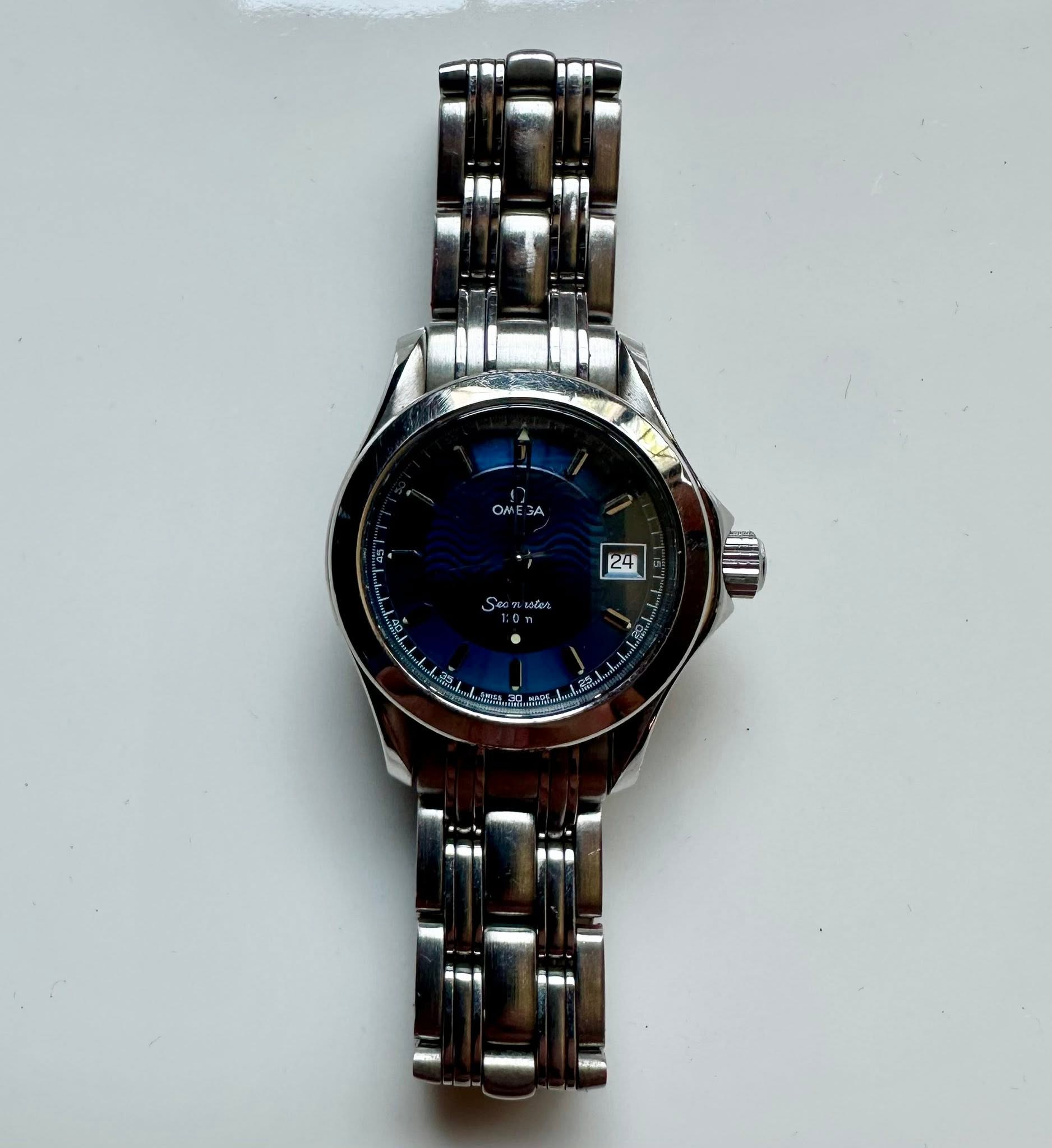 May be an image of digital watch and text that says 'OM 24 ..בפתר 一'