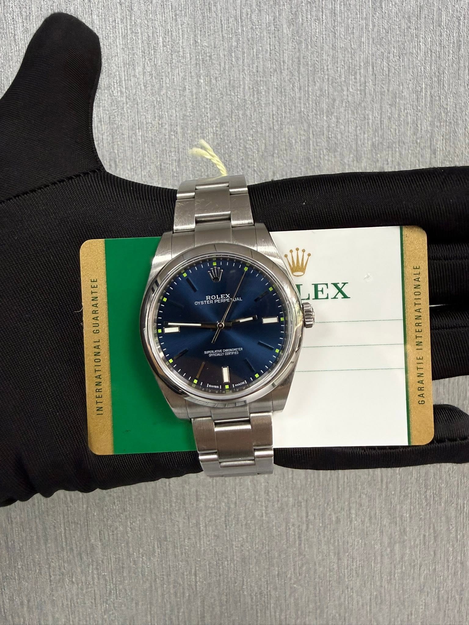 May be an image of wrist watch and text that says 'YSTERP ROLEX ROLI お EX ገሮ GUARANTEE INTERNATIONAL Tam Ht GARANTIE'