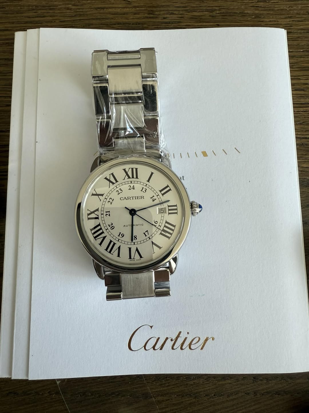 May be an image of wrist watch and text that says 'XI XII IST I X ذ CARTIBR 1s Z II 才 21 5 VIIVII 10 02 أأ٢ A 0 9 ن ボンン 者 VII VI ۷ A7 Cartier'