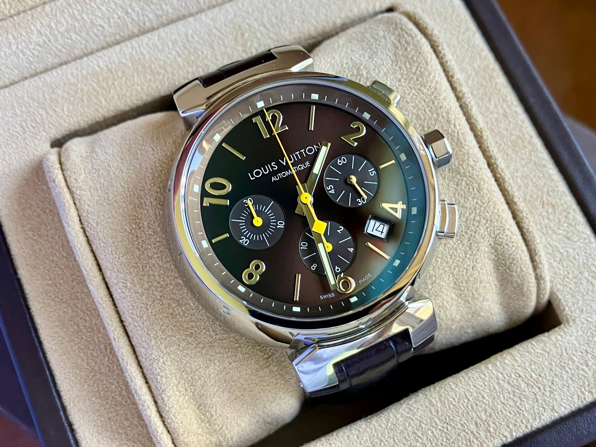 May be an image of wrist watch and text that says 'ريلا A 12 2 VUITTON TIQUE LOUIS AUTO AU OM طی 30 O e o SW1SS SWISS MtS O MAD MADE'
