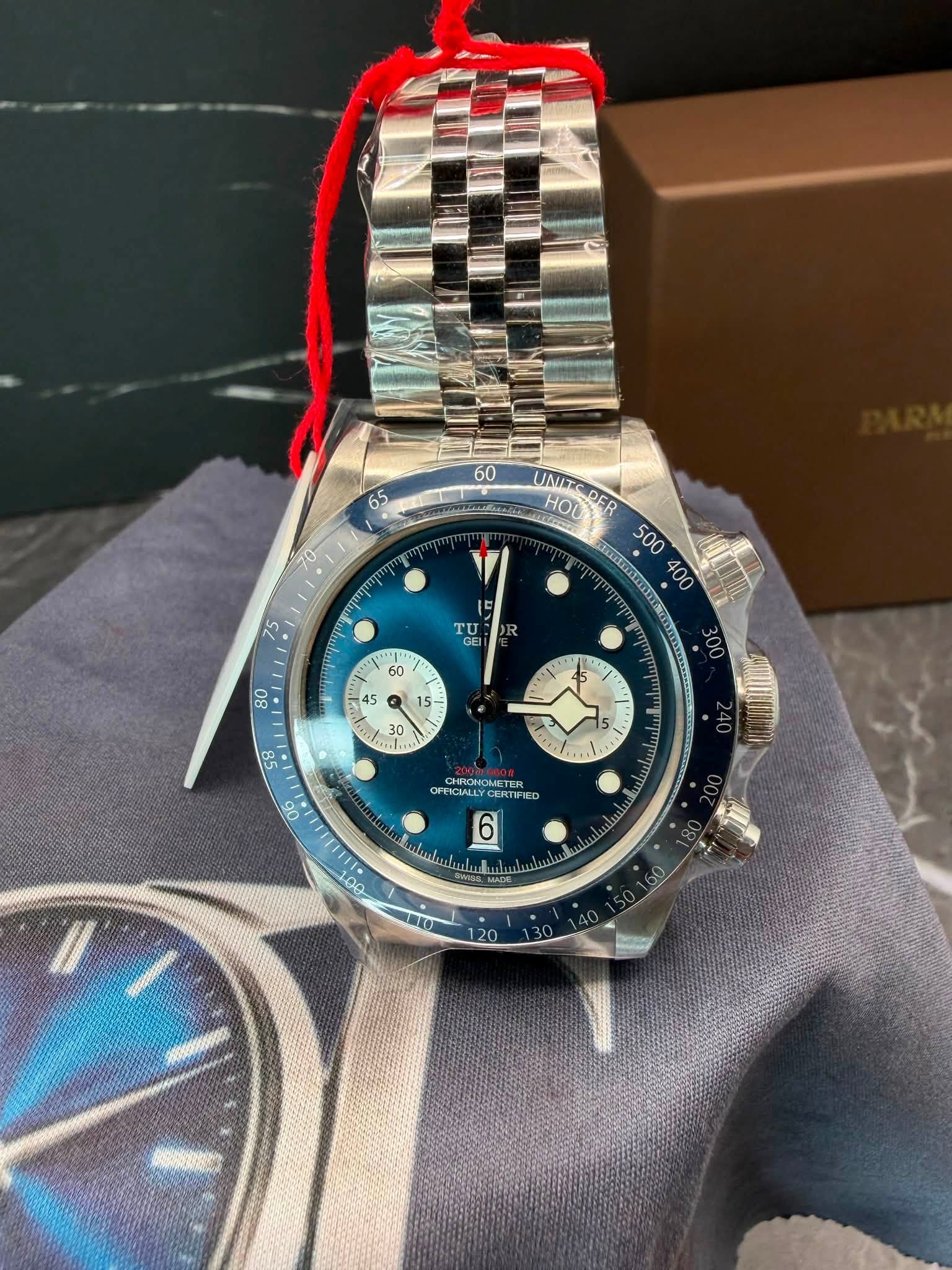 May be an image of wrist watch and text that says '60 65 UNITC.DER DER ज 500 400 ማጣጣ 75 19 τυ O 30 0 C8 98 3 in i 0 OFEICIALLYCE CNRONOMETER TPIED 6 infunte A ulnd 0 L00'