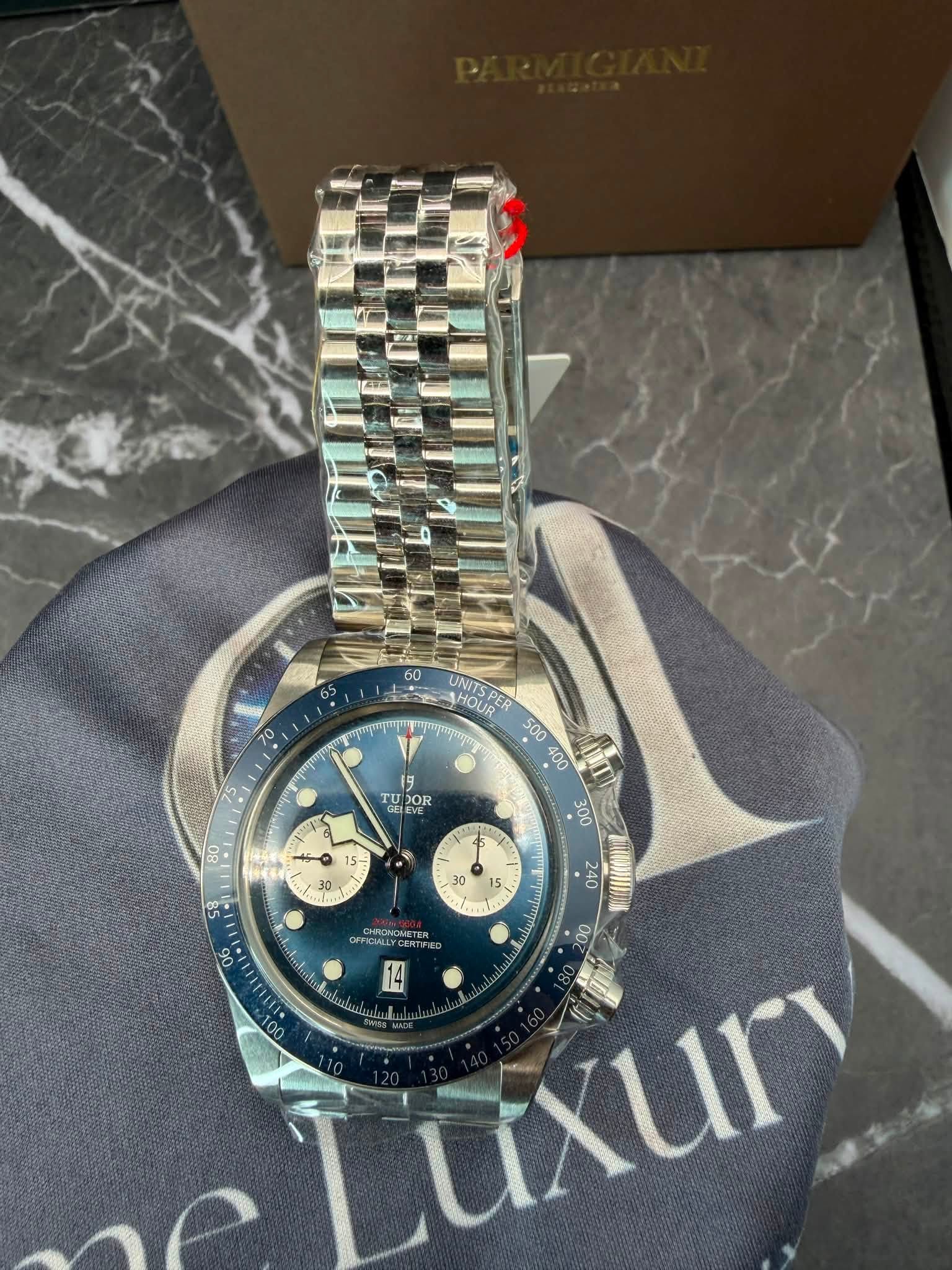 May be an image of wrist watch and text that says '60 70 ም : UNITSPE HOUR ጥንጣ Tu TU CE TUPOR CELOR OR 80 6 A 300 15- 3G OFFICALLL 14 Luxur'