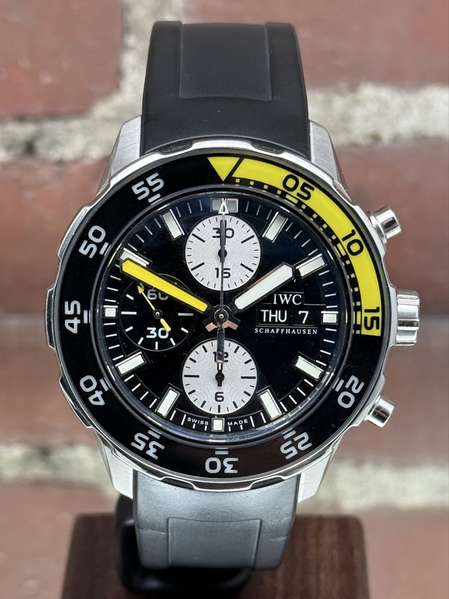 May be an image of wrist watch and text that says '55 50 05 생물 3P 1 15 E F 10 45 30 IWC THU 7 SCHAFPHAUSEN SCHAFF ហី 40 6 SWISS S5 AD አቢ ท ها٤ ΟΣ M = יו'