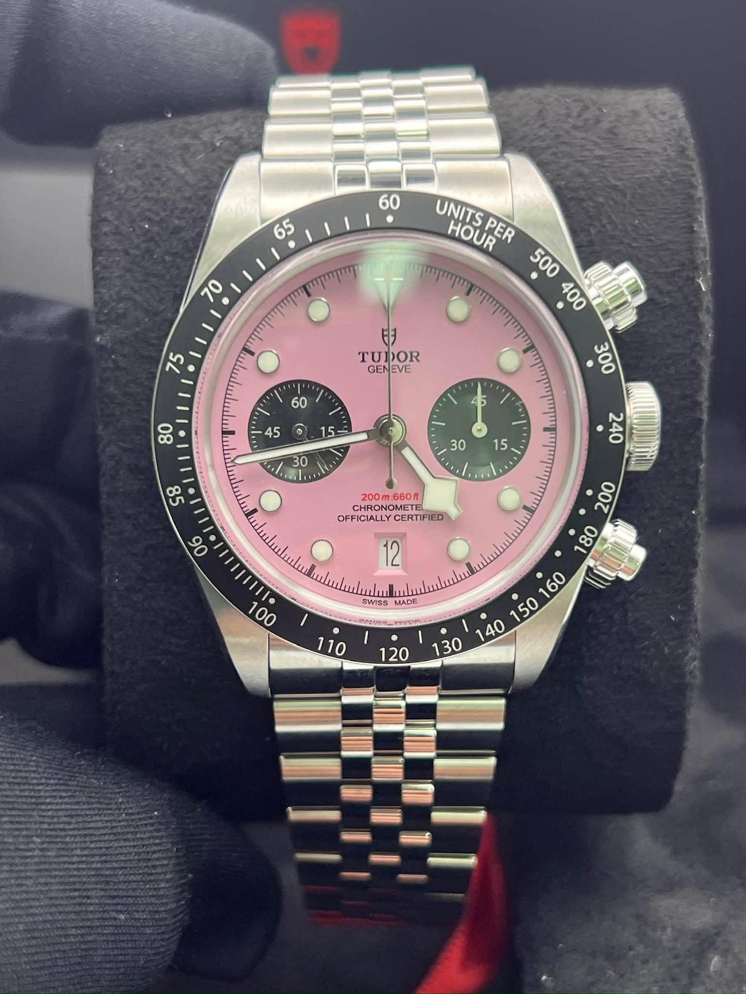 May be an image of wrist watch and text that says '60 65 70 سا UNITS UNITSPER PER HOUR 日 TU TUDOR OR GENEVI . D0E ע0 200m:660. 06 OFFICIALLY FICIALLYCERTIFIE CERTIFIED 12 SWISS…