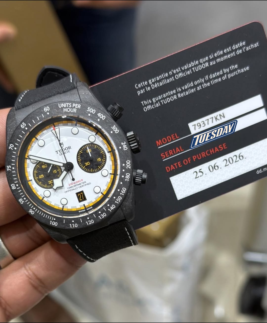 May be an image of wrist watch and text that says 'elle est datée l'achat valable que TUDOR au moment n'est Officiel only tthe the time the purchase garantie Detaillant valid dated…