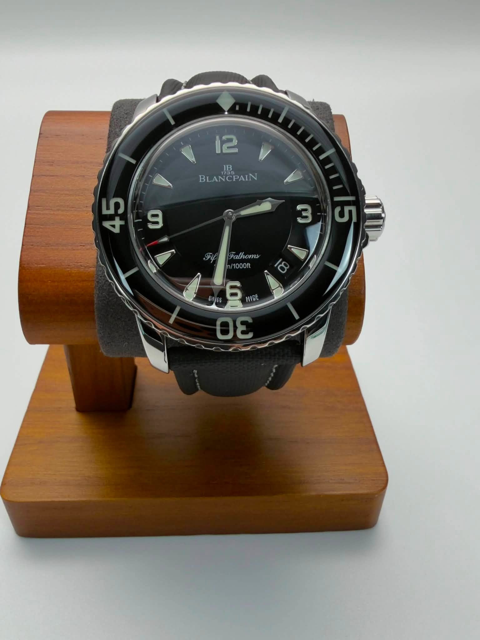 May be an image of wrist watch and text that says '12 IB BLANCPAIN BL S 1 ഗ 9 3 ى 8 Falhoms 1000ft ε 6 mDt θε မ'