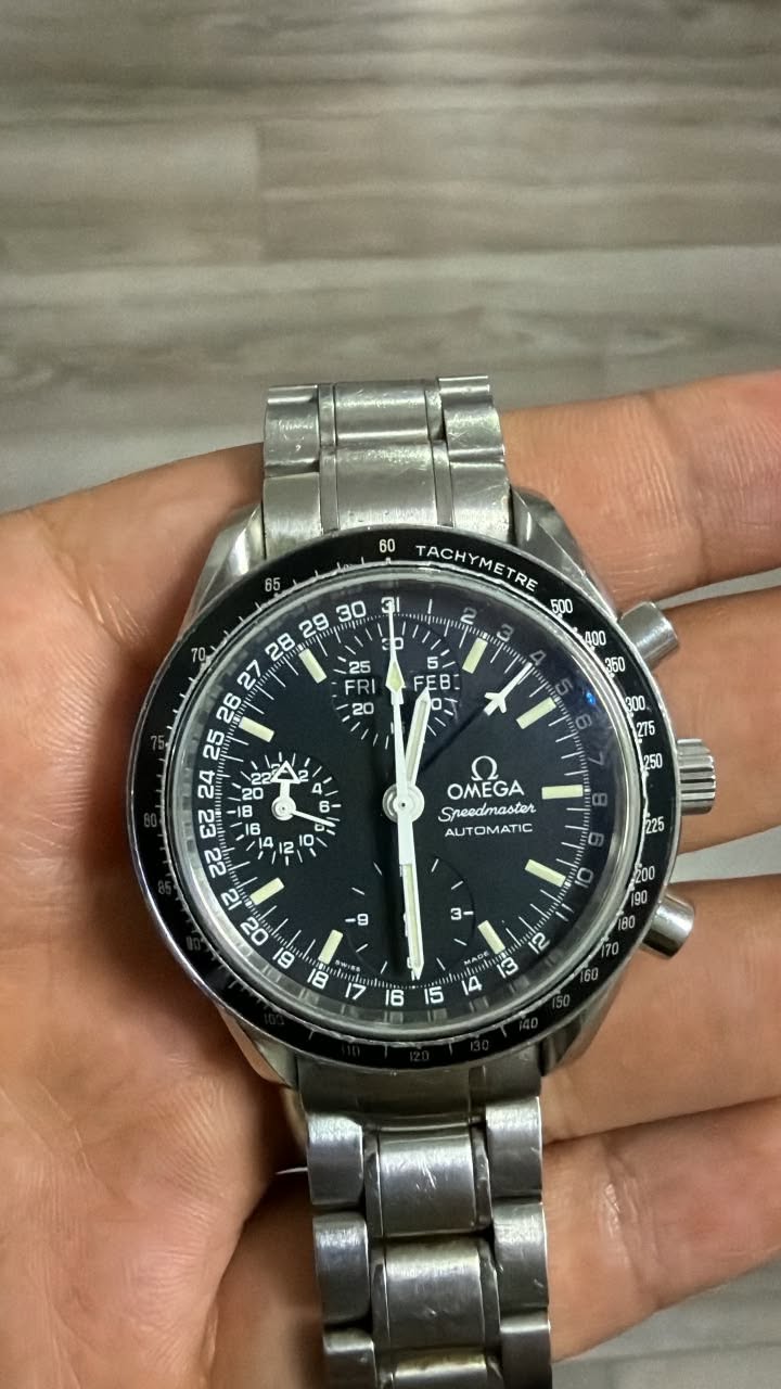 May be an image of wrist watch and text that says '85 30 60 TACHYMETRE RE gres FDO FE FEB 20 276 A દઢू 1B IC 0 0 亿 O ம 8 250 OMEGA Sreedmaster AUTOMATIC 225 9 3- 00a 일웅 ญ '