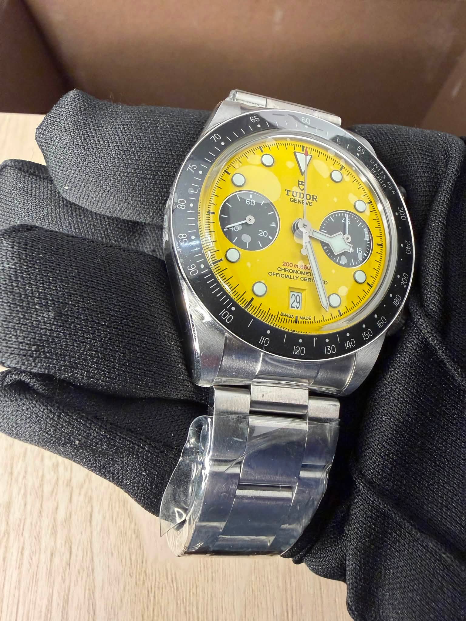 May be an image of digital watch and text that says '65 60 70 'ዋጣ t 75 80 55 HOUR 60 円 TUD TunO TUDOR VE ጣ 0R 1+ 06 5 เา 200m OFFICUALLYCE FICIALTY HRONOMET 200m.060 CERT 29 U0 0ι…