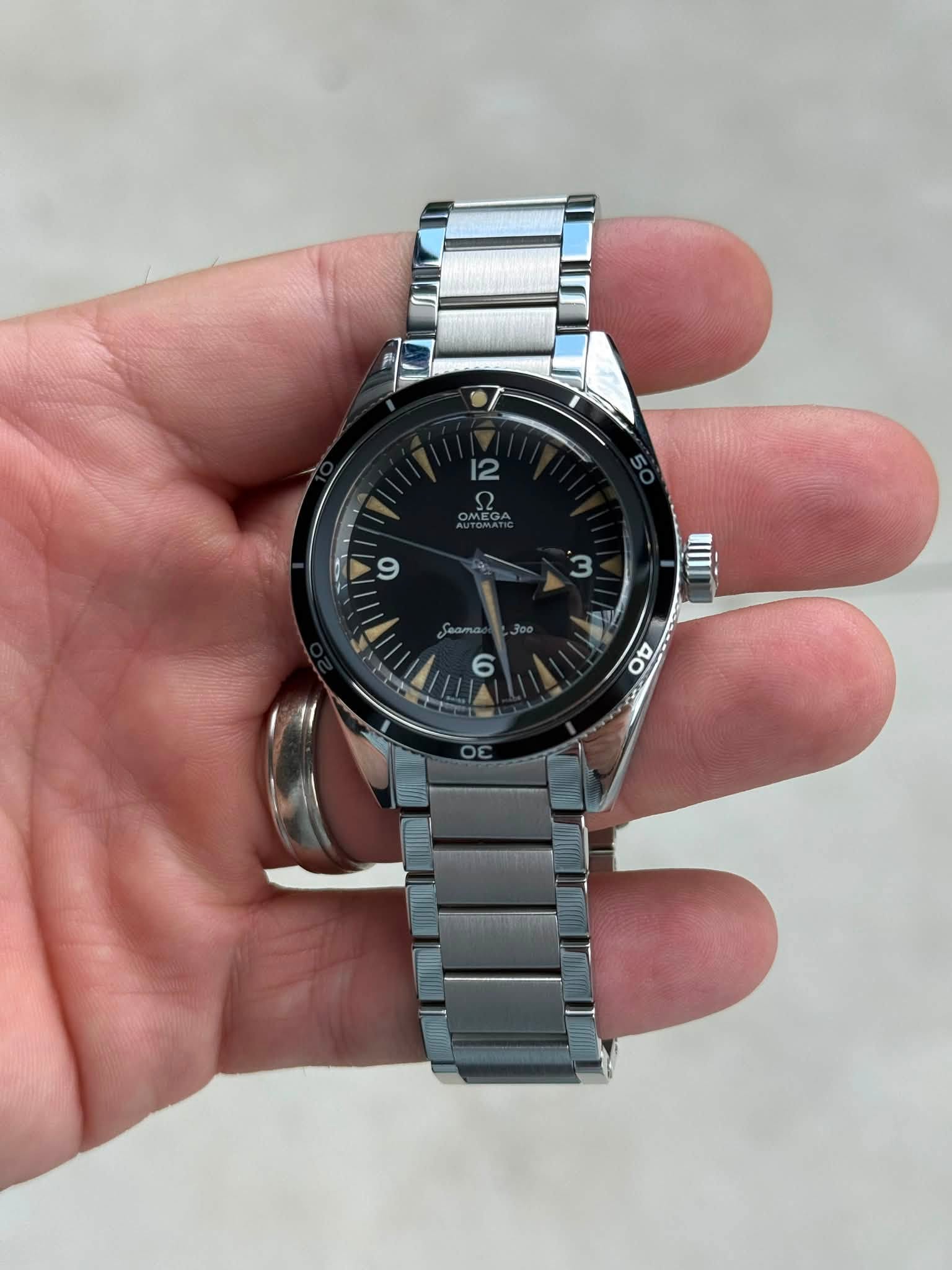 May be an image of wrist watch and text that says '12 OMEGA 3 IIII סס'