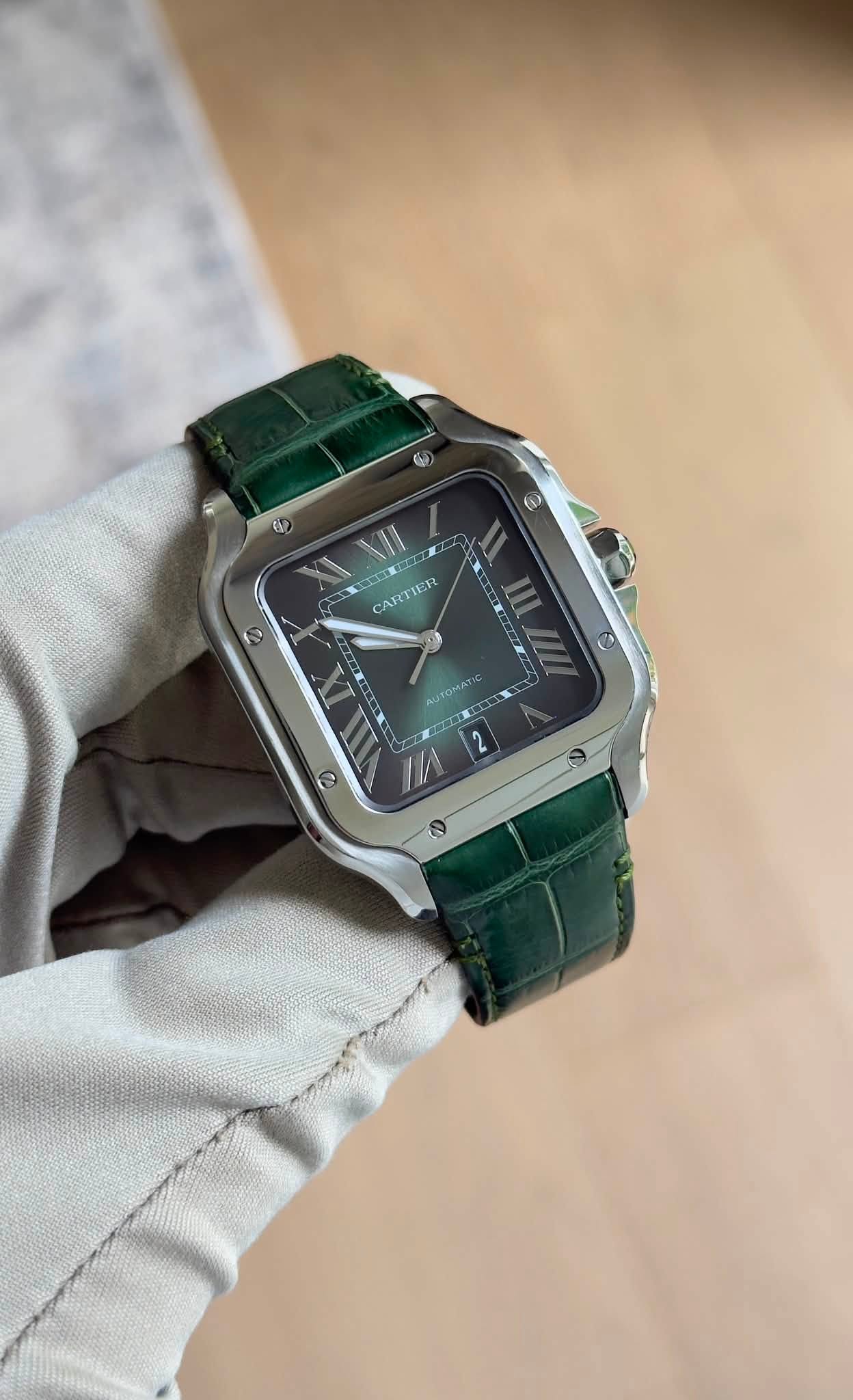 May be an image of wrist watch and text that says 'CART CARTIER AUTOMA'