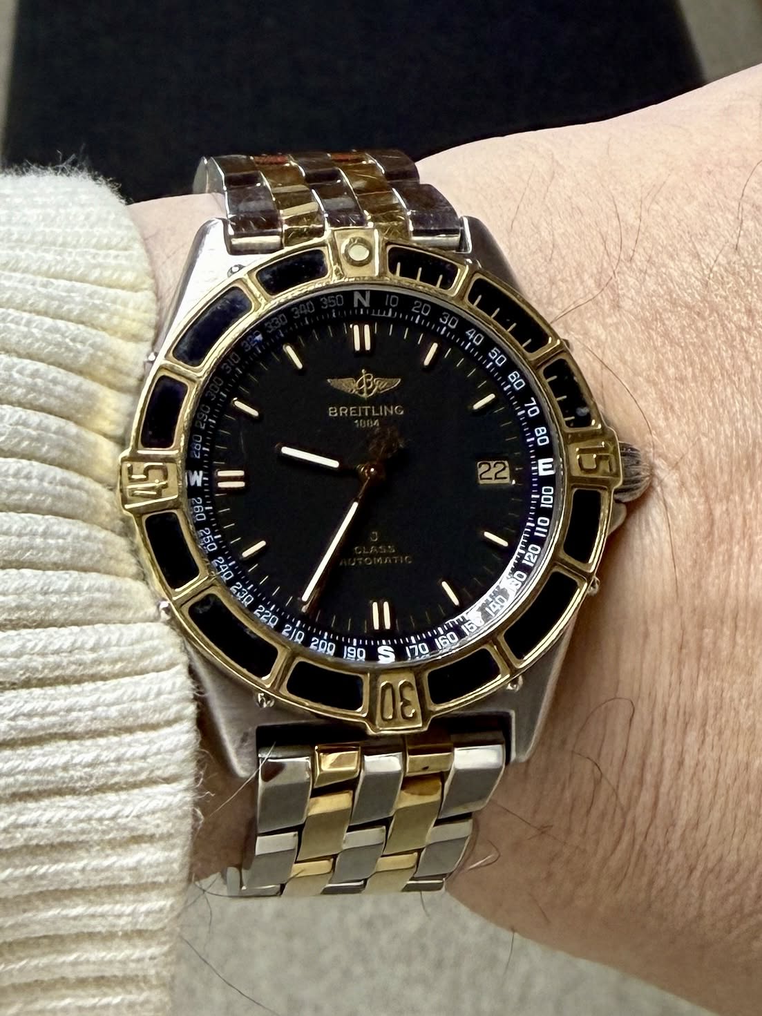 May be an image of digital watch and text that says ' m 米 23R Il 160'