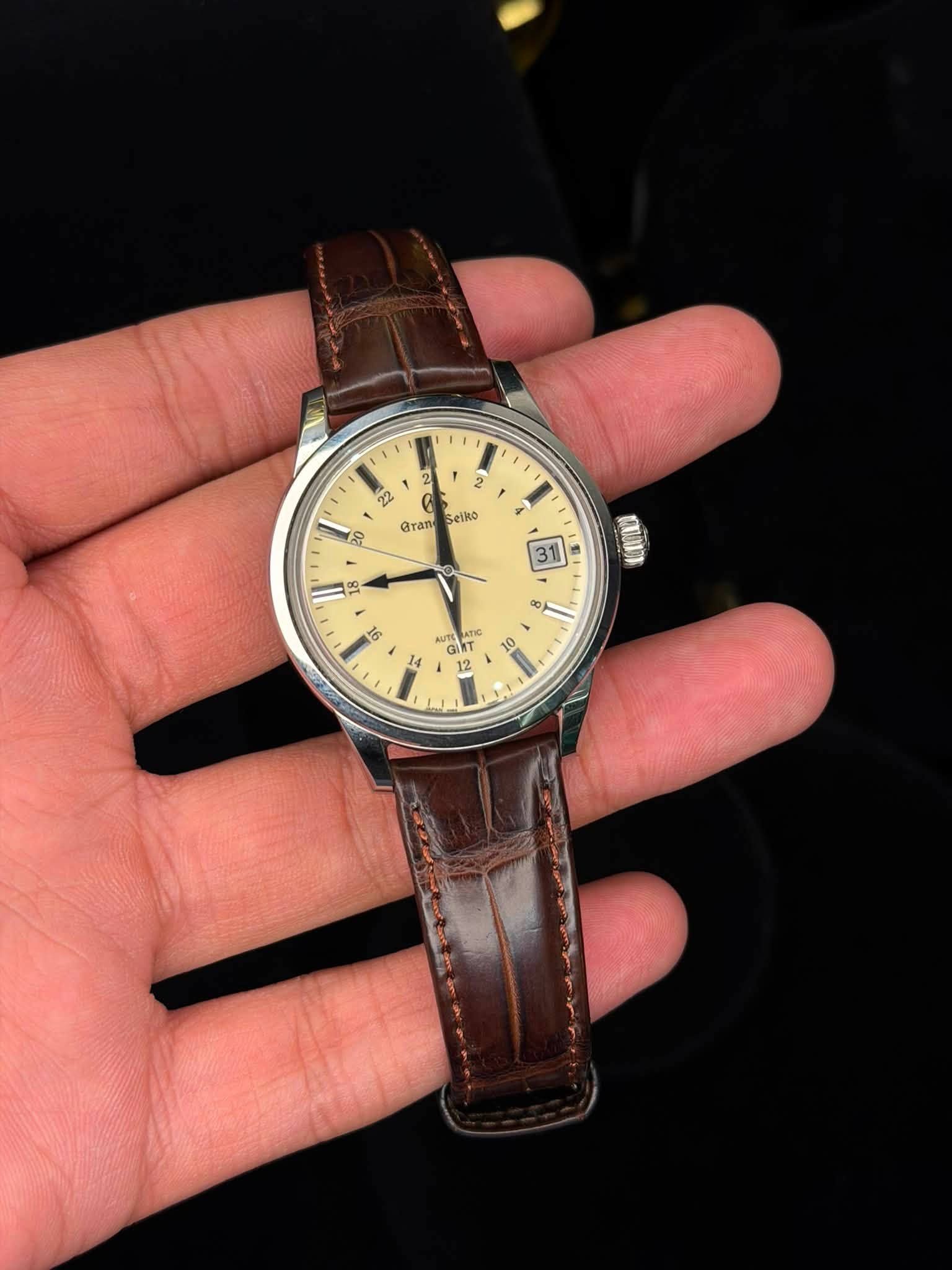 May be an image of wrist watch and text that says '22 1 Gran 20 Selio ល 31 果 ን 80 AUTE KT د አ 2 14 S D'