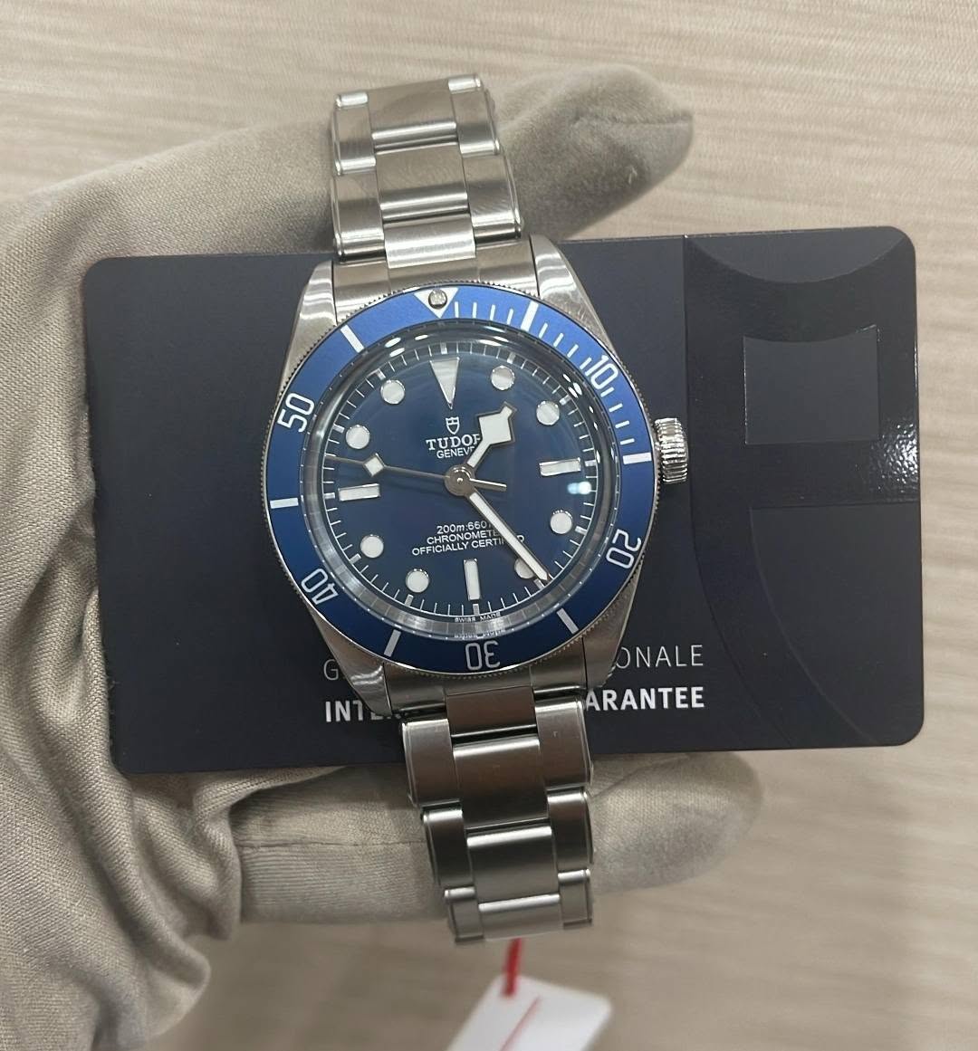 May be an image of wrist watch and text that says '50 10 و 内 TUDOF GENEV TUDOF 魔解好 9 CIALLY GHAYC NNE zccmt للا AO 20 0 ONALE E ARANTEE'