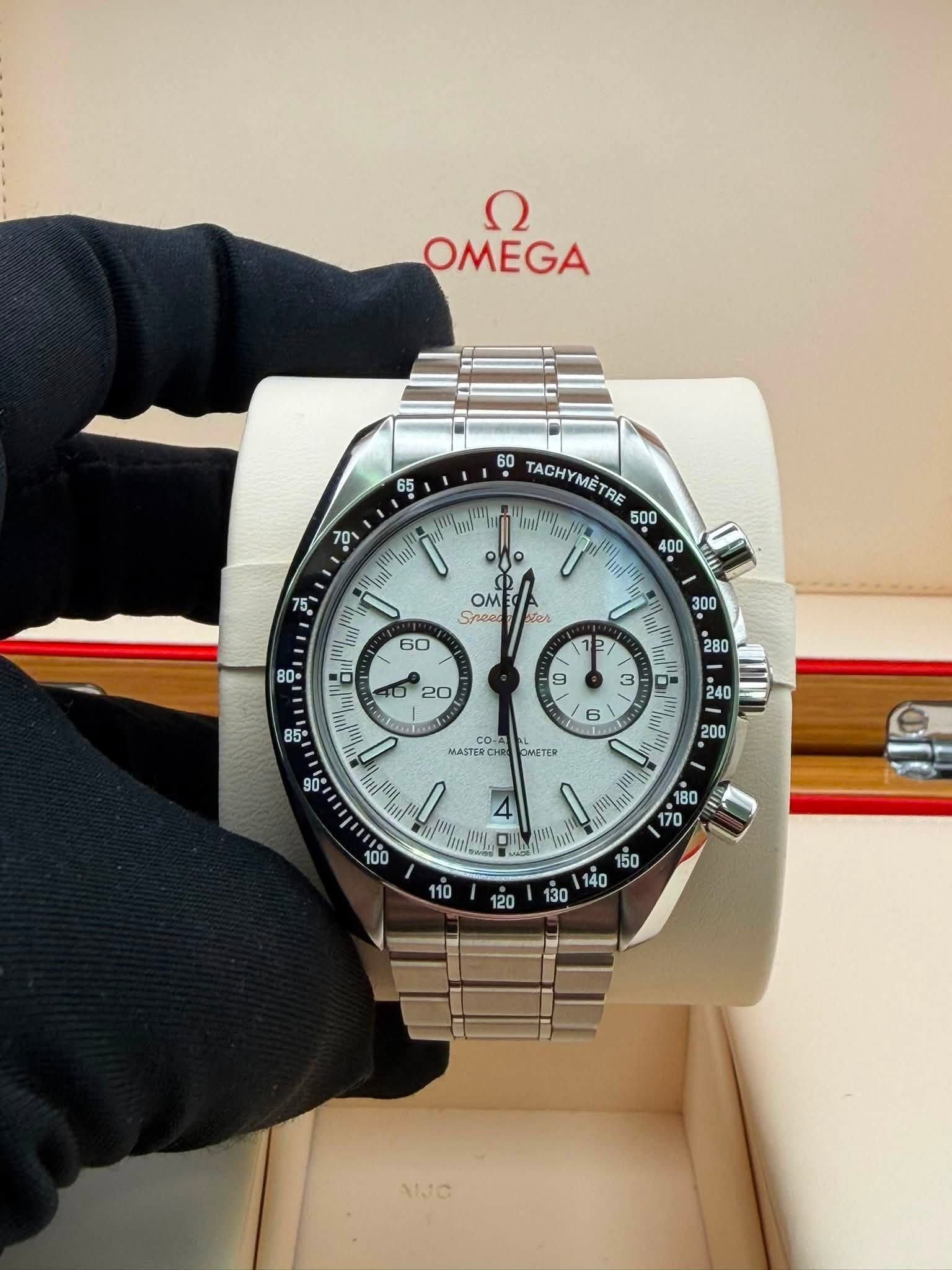 May be an image of wrist watch and text that says 'ח OMEGA 65 0 60 TACHYMET TRE 500 400 Imi ١ m စမ်၀ OM Sneed Mes / ! 80- SB ""ul 40 B0 Pm ミ Hl M m 6 240 CO.A MASTERCH OMETER…
