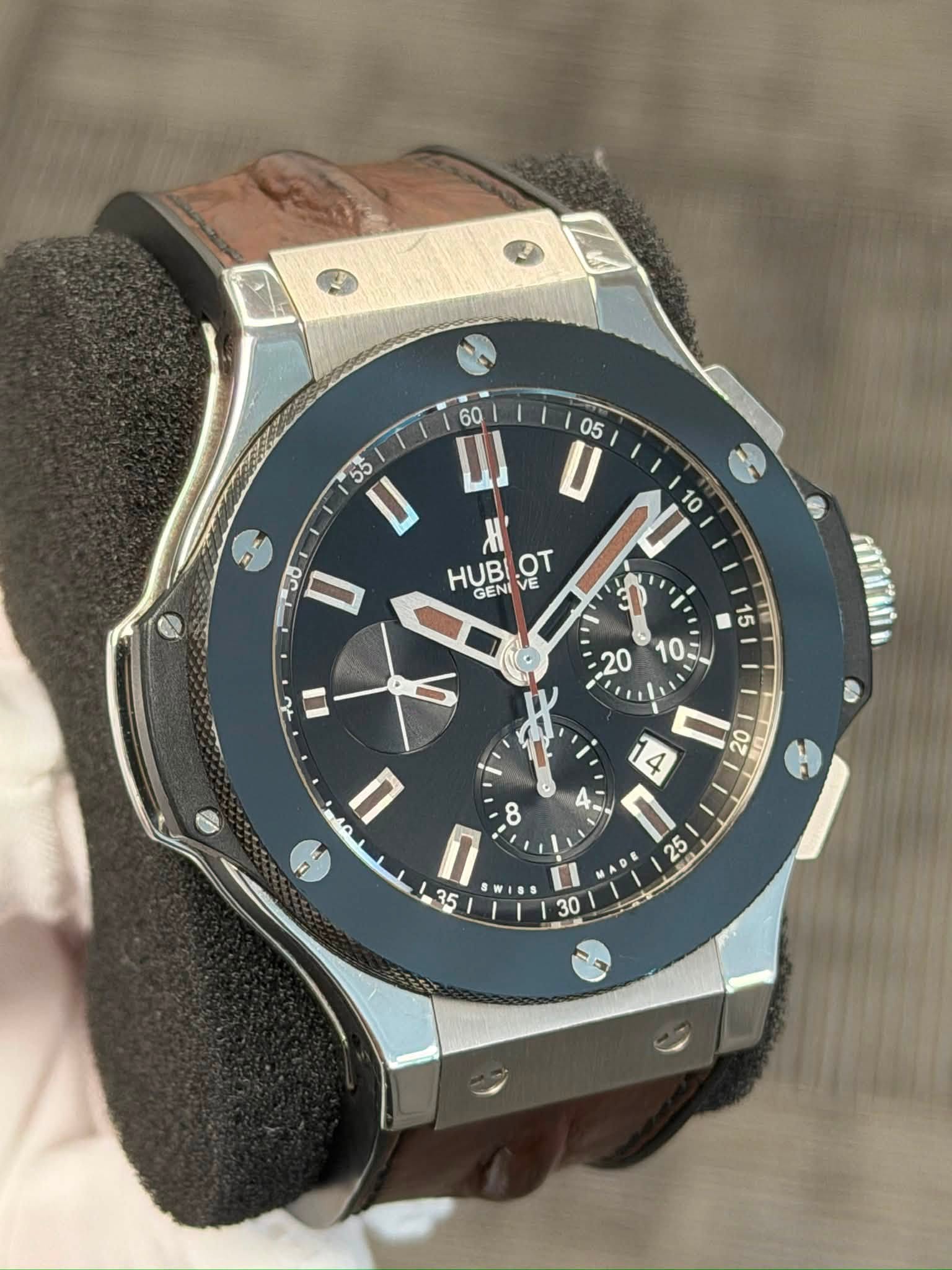 May be an image of digital watch and text that says '60 05 55 D ' J0 D HUBI oT HUBL.OT NU 10 GENI VE 30 15 م 口 20 10円 በየበየጊስ 20 CUI 4 n 25 へ 8 ل 3 5 OWISS Ll 30'