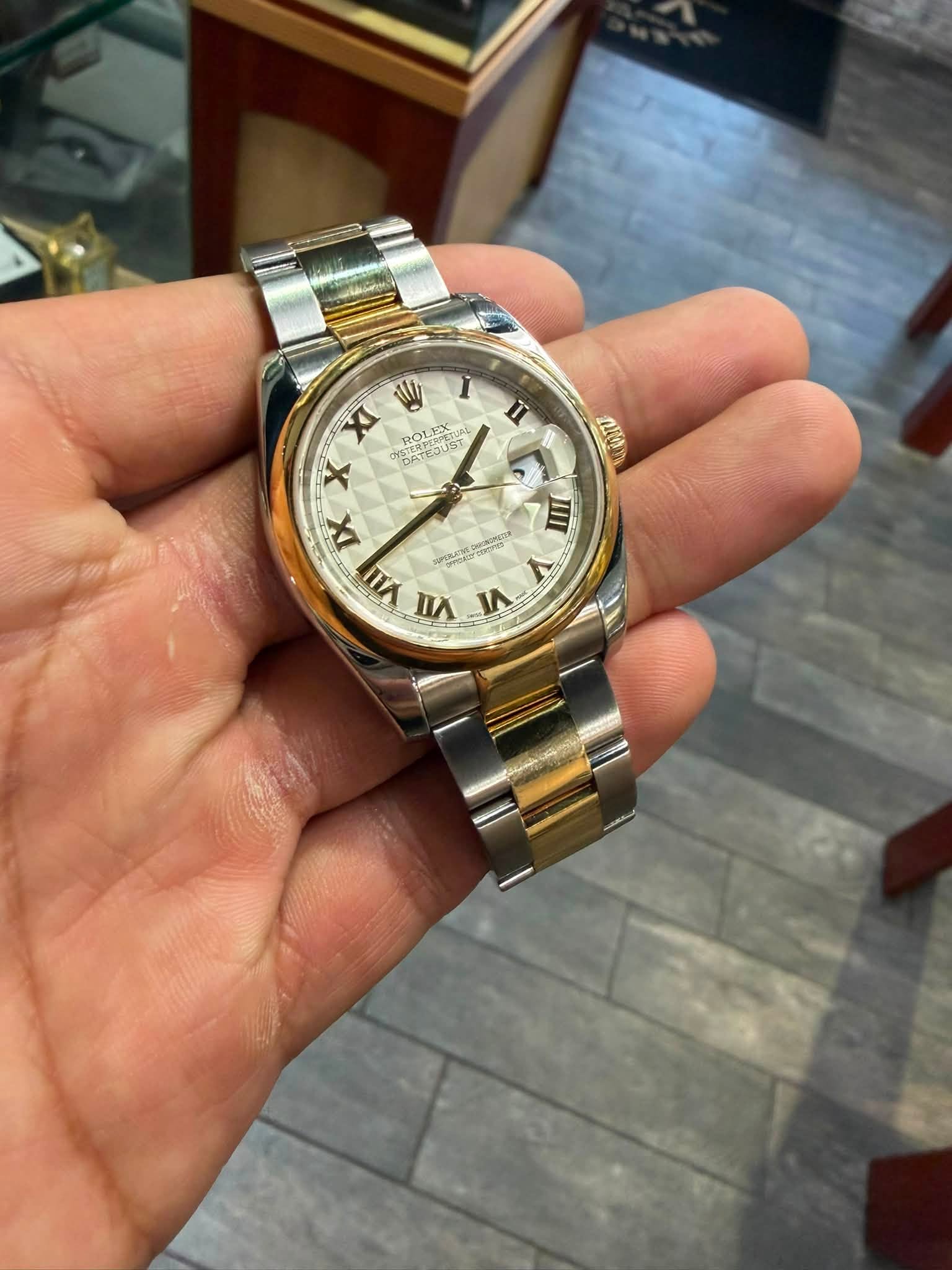 May be an image of wrist watch and text that says 'II ቤቅት ቢዚለ XI DATEO YSTERPERE TERPERPET ROLE ROLEX LE SlA X DATEJUS IX Ⅲ የን 4 1 VII e PO POET VII VI'