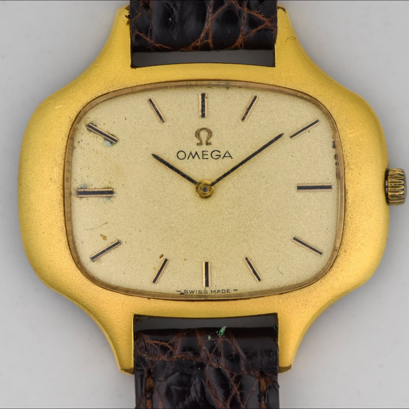 May be an image of wrist watch and text that says 'I / OMEGA 7 ا١ / SWISS MADE SWISSMADE E- -SWISSMADE- - MAD'