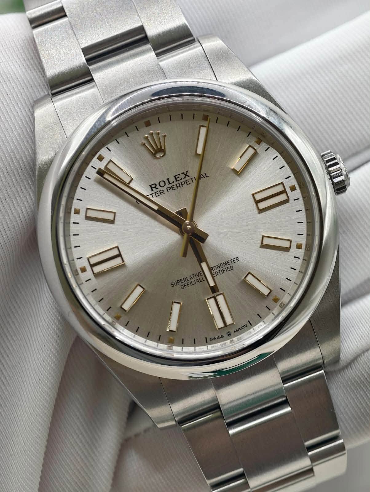 May be an image of wrist watch and text that says 'TERPERPET PERPE ROLEX TER II I 一 RONOMETER TER'