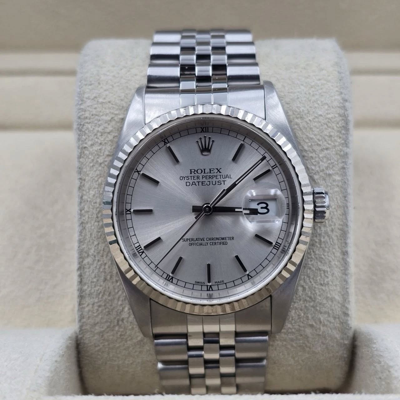 May be an image of wrist watch and text that says 'ROLEX ROL EX OYST OYSTERPE OYSTERPERPETUAL PETUAL DATEJUST = 3 ហ PERLATINE.CHRONOM CERTRIED CHRONOMETE OFFICALLYCER VILT. VII'