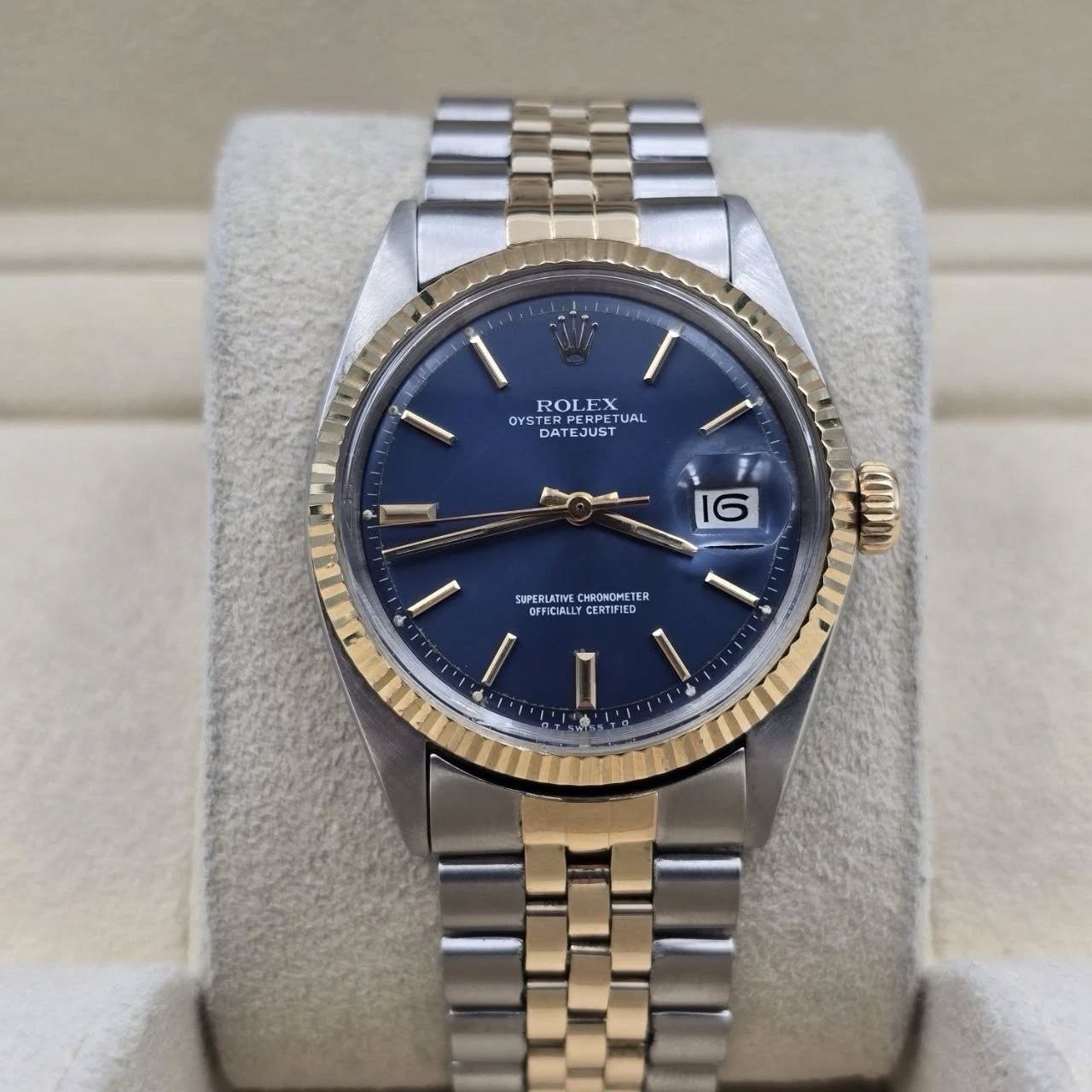 May be an image of wrist watch and text that says 'eO ROLEX X ROL OYS YSTE STER OYSFOLETUAL RPERPET TUAL DATEJ DAT EJUST F4 16 I SUPERLATTPE HRONOMETER ao ER OEFICIALLY…