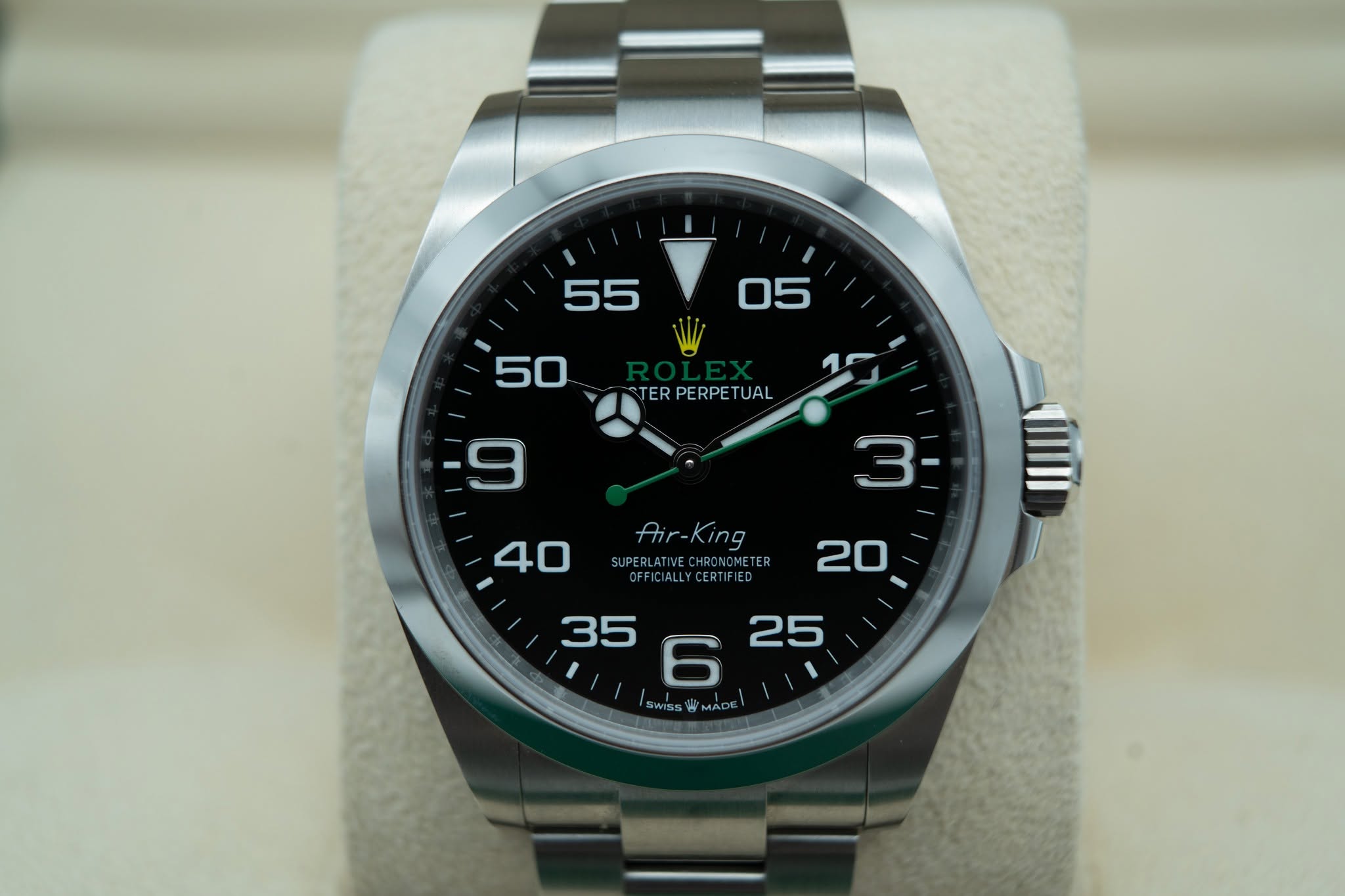 May be an image of digital watch and text that says ' TSTER TER PERPE TERPERPETUAL TUAL 9 3 Air-King 40 SUPERLATIVE SUPERLATIVE.CHRONOHETER ONOMETER OFFICIALLYCERTIFIED 20 35625…