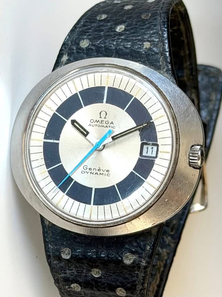 May be an image of wrist watch, leather and text that says 'ח OMEGA AUTOMATIC 11 DYNAMIC Genève Uni'