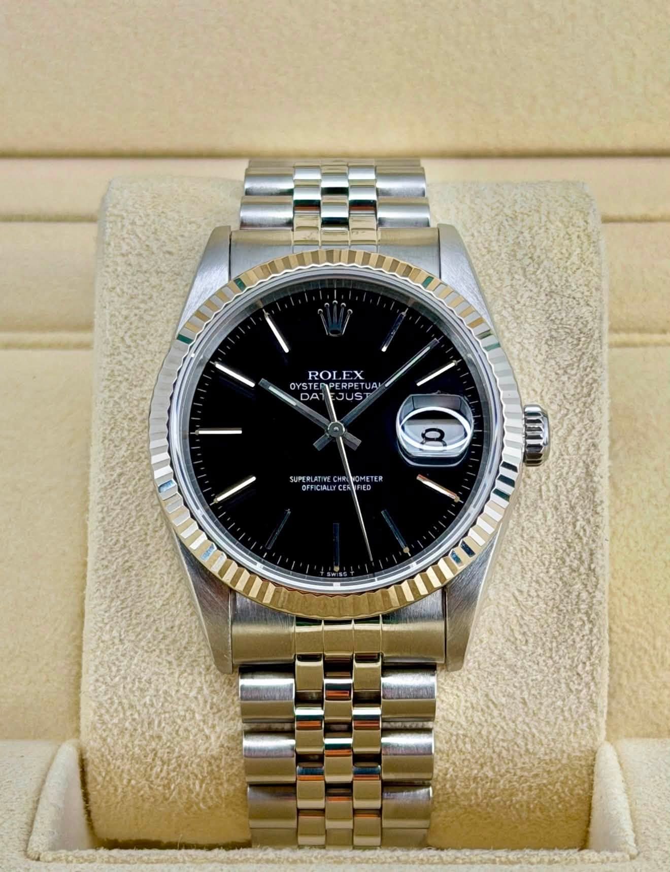 May be an image of wrist watch and text that says 'ROLE ROLEX X OYSTER PERPET OYSTERPERPETUA yA UP DA7 DA JUST 8 SUPERLATIVE NOMETER ET 5 OFFICIALLYCERMVFIE SUPERLLTER IED KUP FIE…