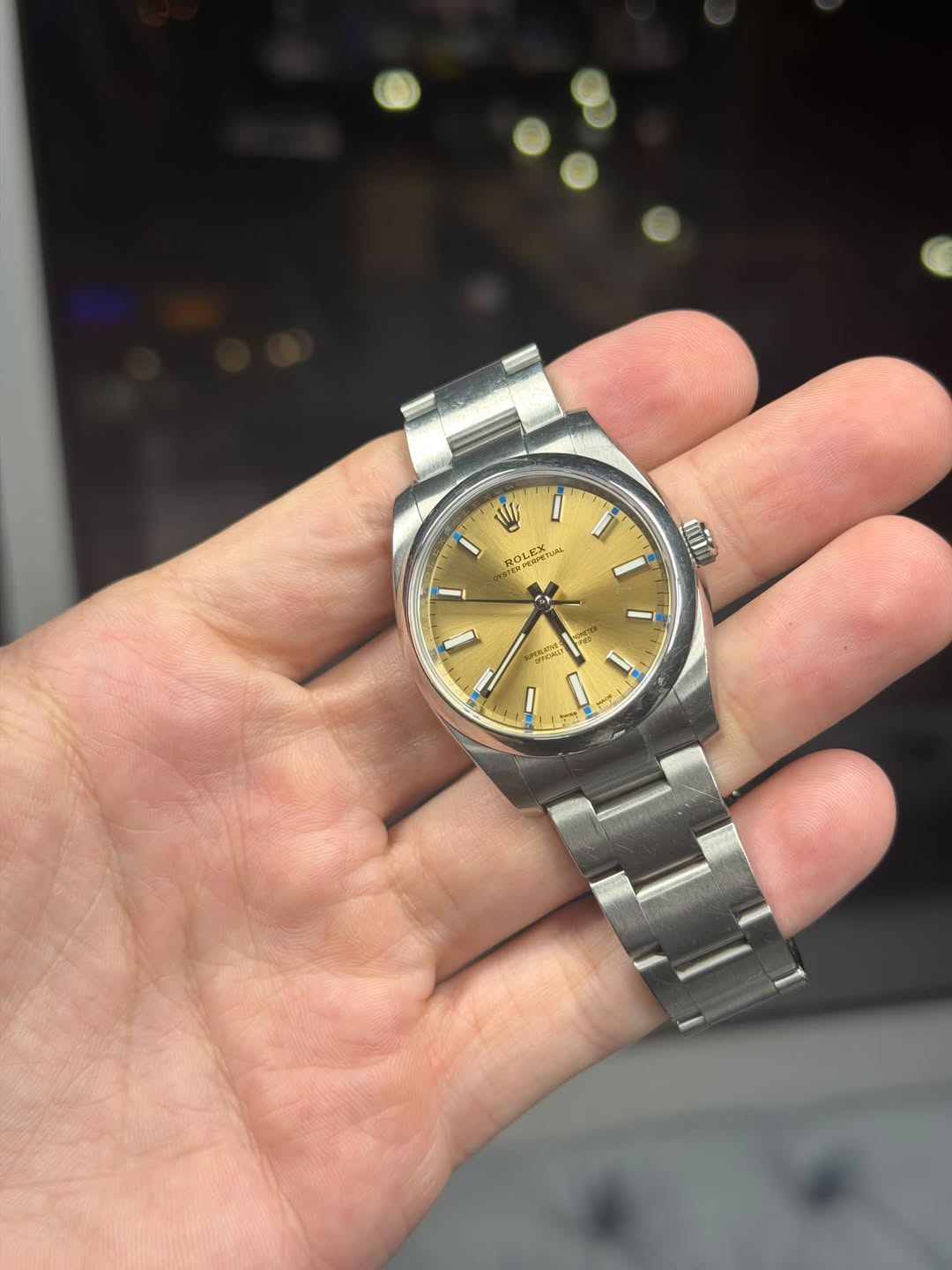 May be an image of wrist watch and text that says '代つえせ ROLEX OLEX Ui Y I ا'