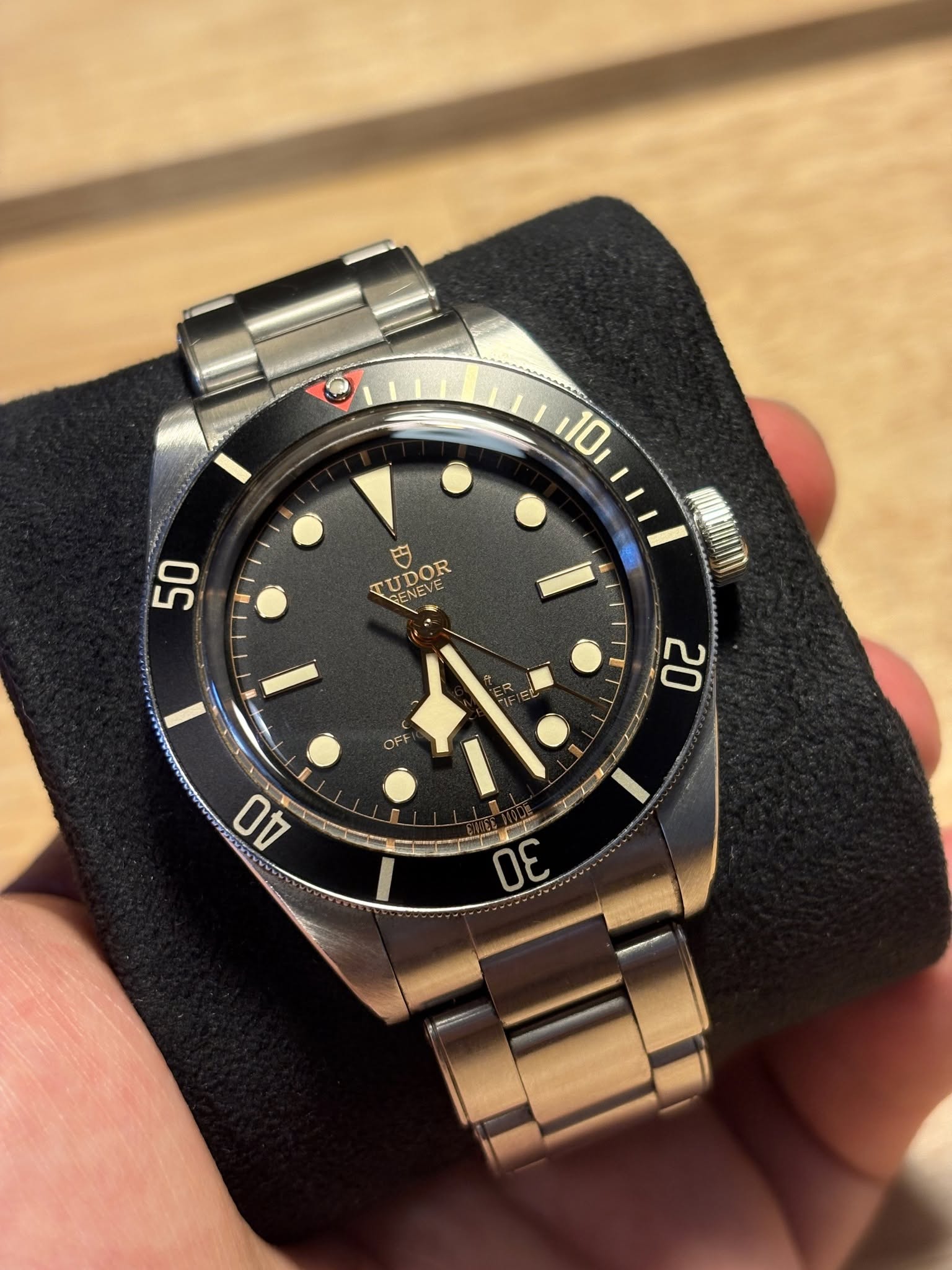 May be an image of wrist watch and text that says '10 50 TIYAF UDOR . ENE .... OFF 20 1 AO 30'