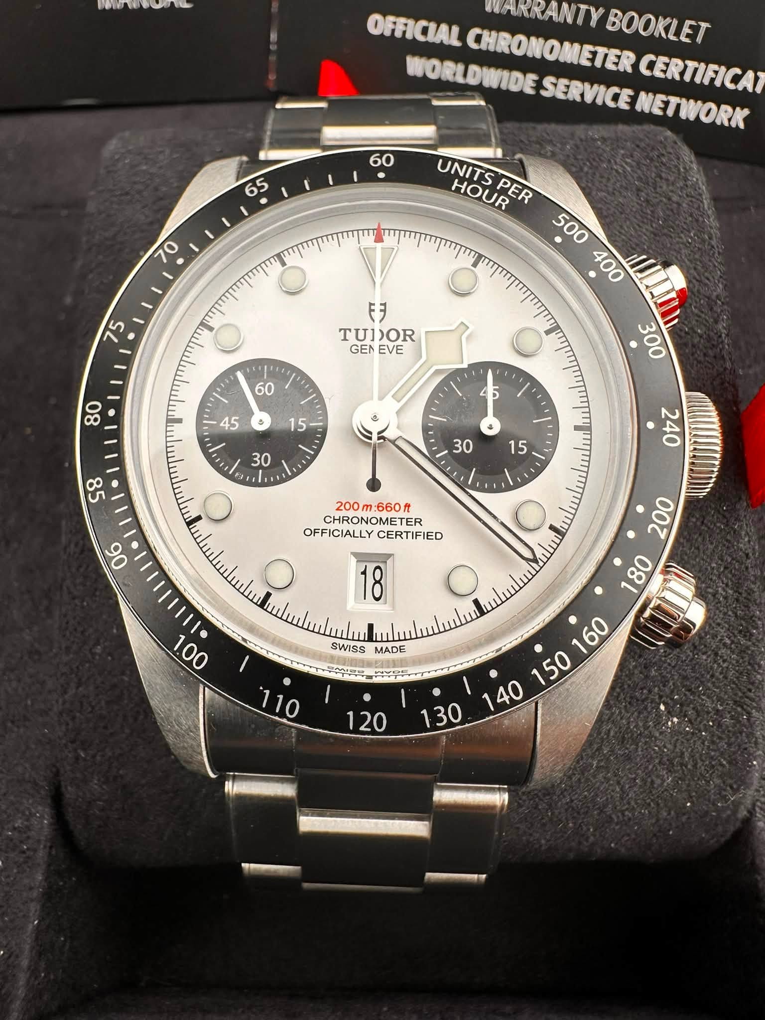 May be an image of wrist watch and text that says 'OFFICIAL WARRANTY WORLDWIDE SERVICE CHRONOMETER CERTIFICAT NETWORK 60 65 70 HOUR UNITSPE PER ማጣገጣ Fヲ TUIOR OR TU GEN EVE 비 TI ١ O…